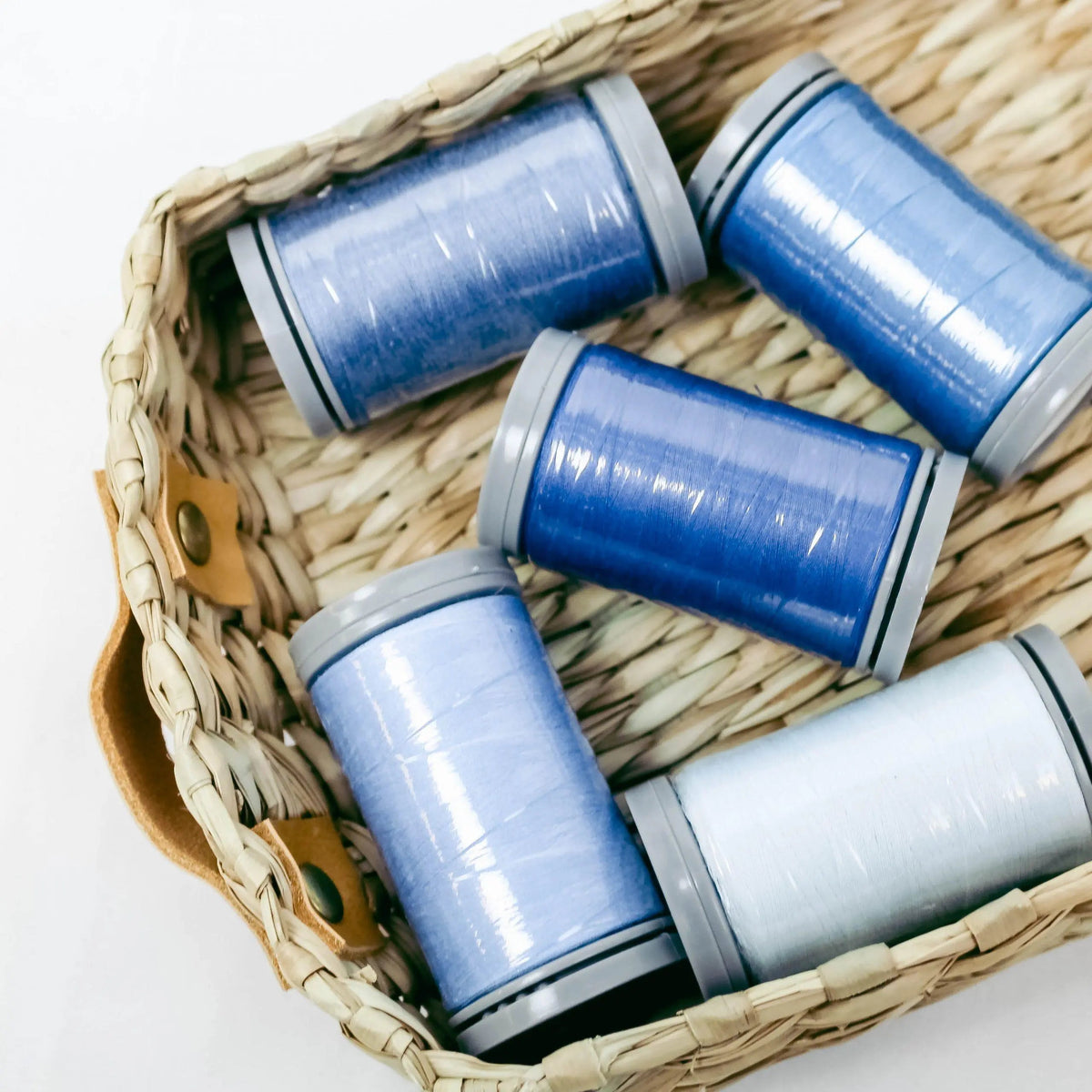 Quilters Select Thread - Tube of 5 colors 400M - FAIRY DUST TRINITY BLUE CERULEAN SAPPHIRE STORMY OCEAN - Prismatic Fiber Arts