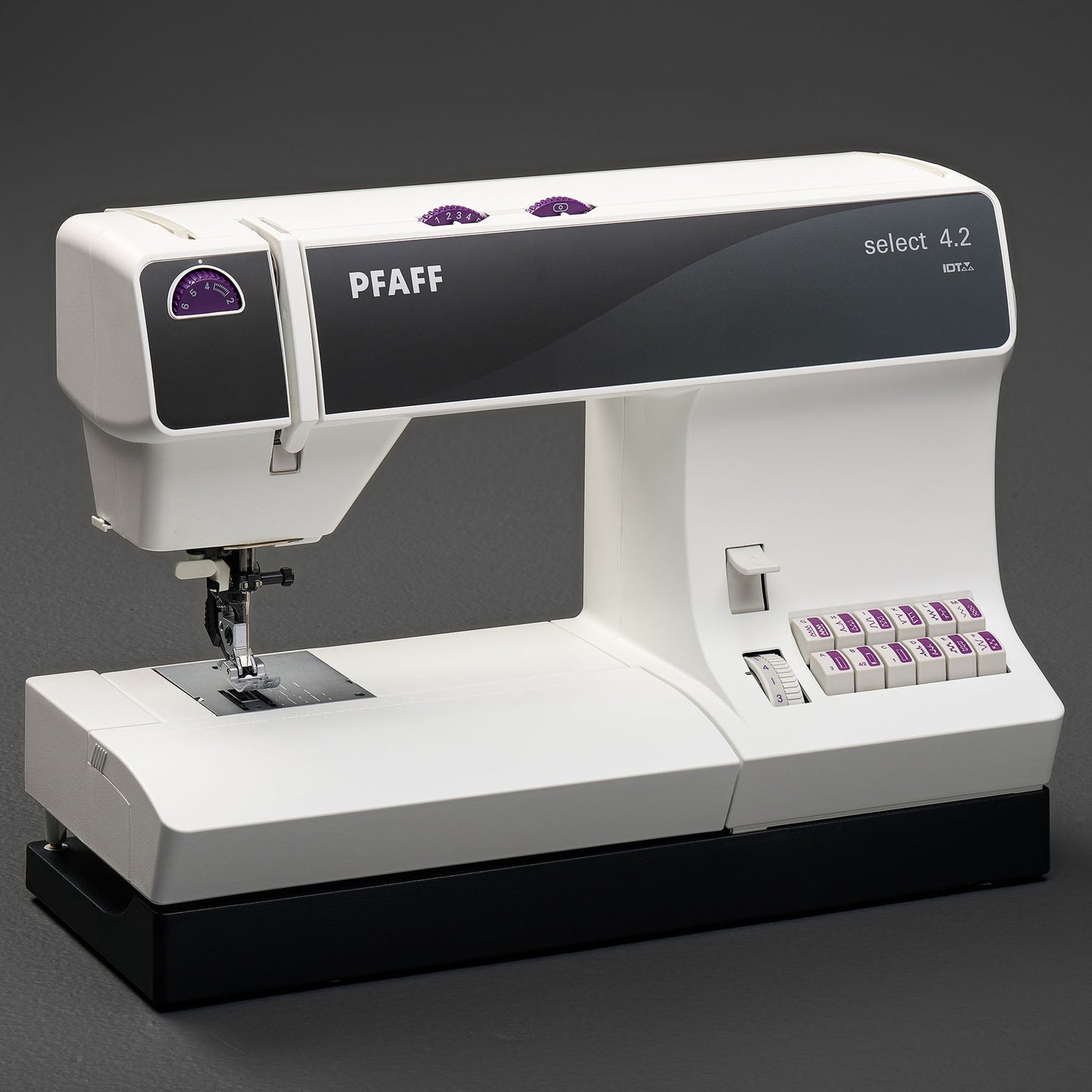 PFAFF® select™ 4.2 Sewing Machine - Prismatic Fiber Arts
