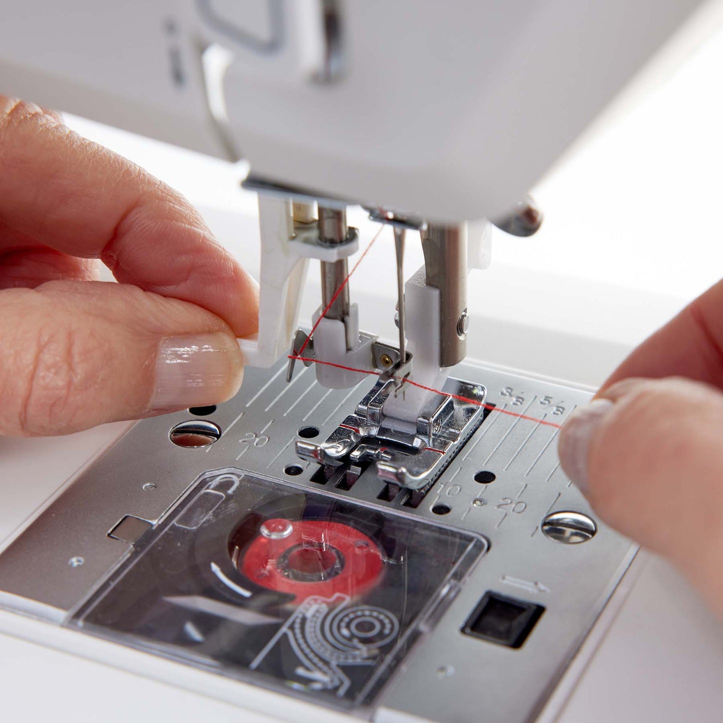 HUSQVARNA® VIKING® ONYX™ 25 Sewing Machine - Prismatic Fiber Arts