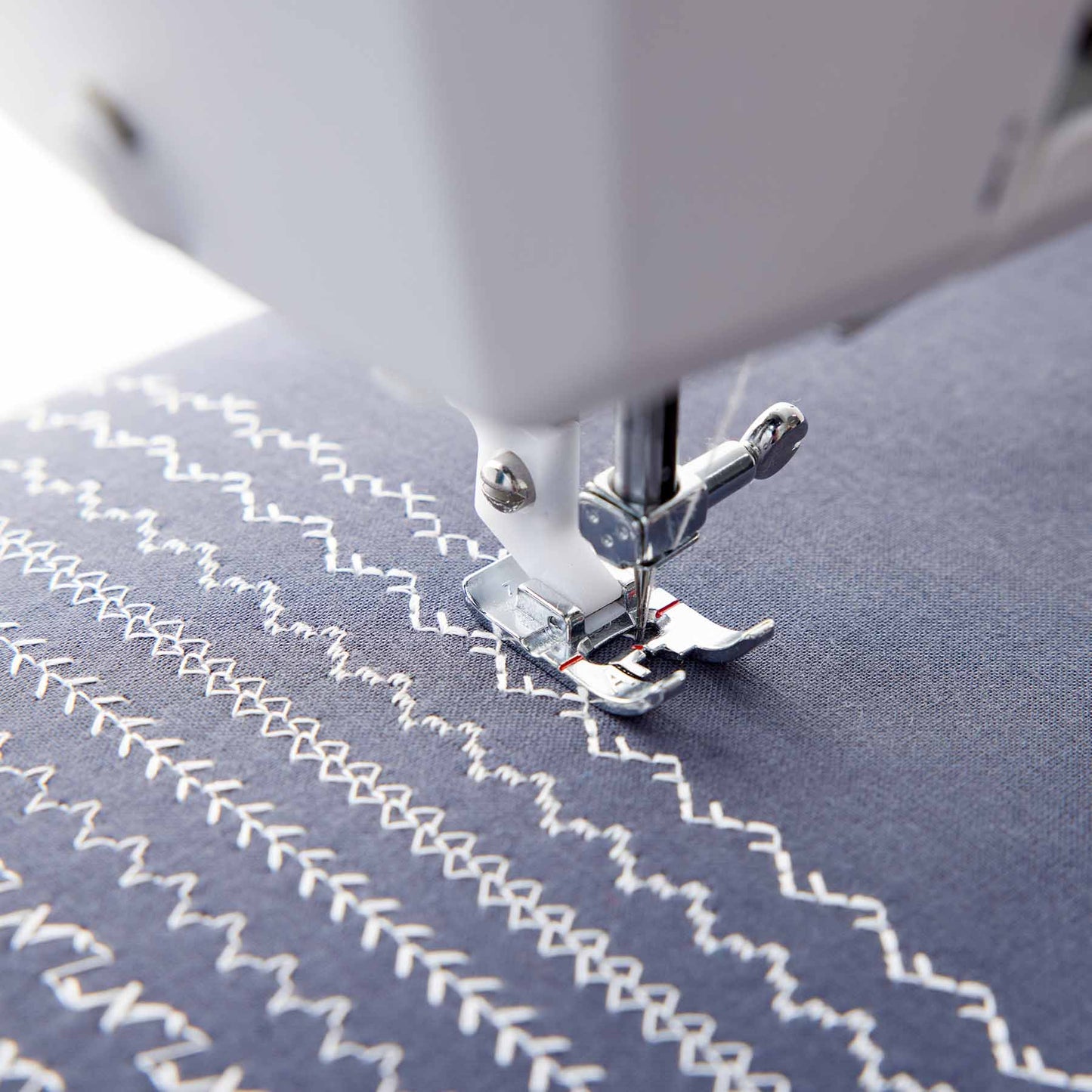 HUSQVARNA® VIKING® ONYX™ 25 Sewing Machine - Prismatic Fiber Arts