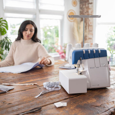 HUSQVARNA® VIKING® AMBER™ Air S | 400 Overlock Machine - Prismatic Fiber Arts