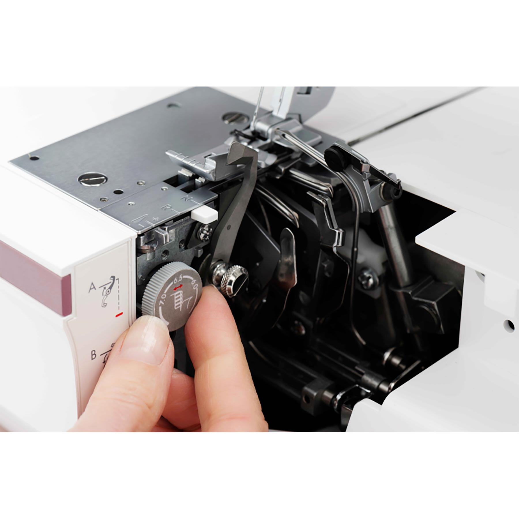 HUSQVARNA® VIKING® AMBER™ Air S | 500 Coverlock Machine - Prismatic Fiber Arts