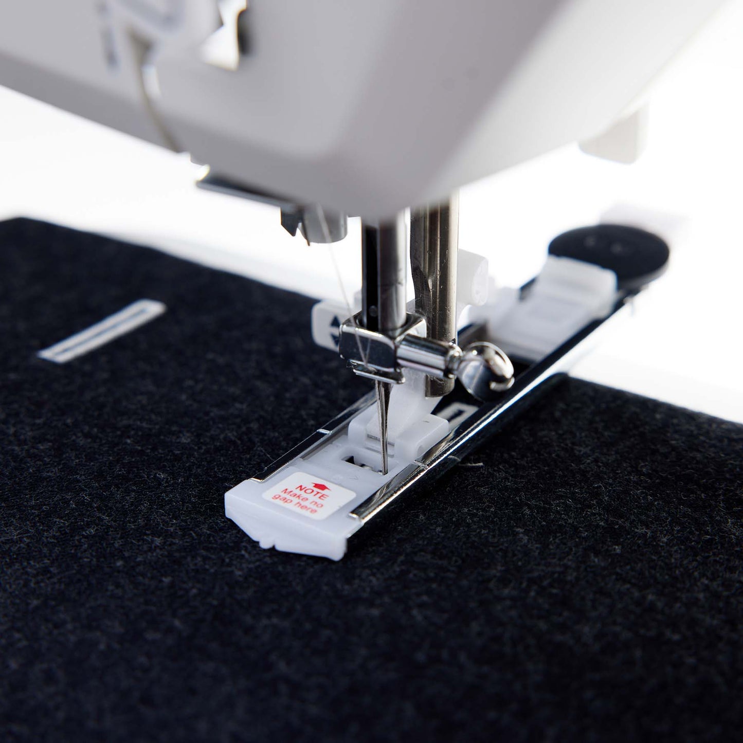 HUSQVARNA® VIKING® ONYX™ 25 Sewing Machine - Prismatic Fiber Arts