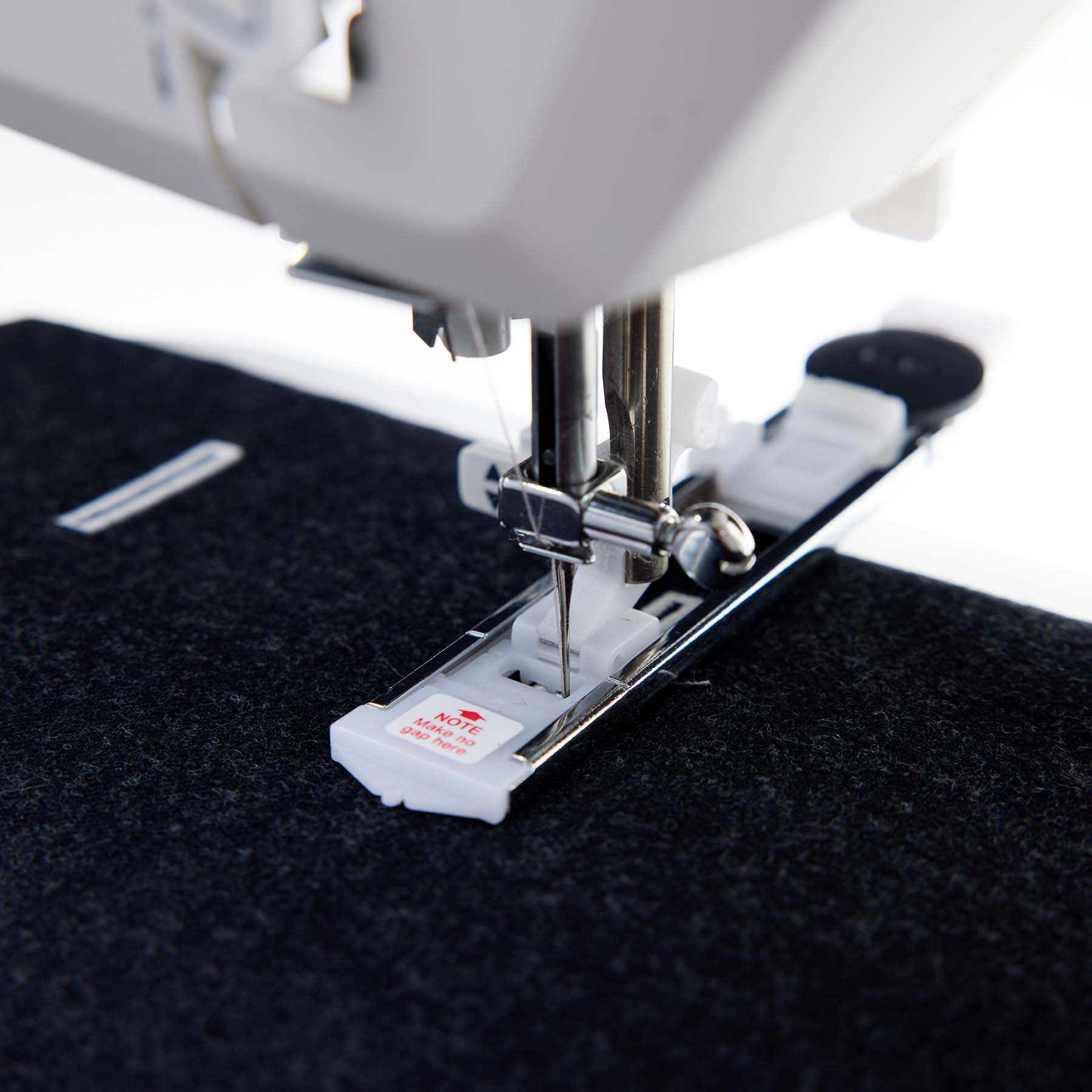 HUSQVARNA® VIKING® ONYX™ 25 Sewing Machine - Prismatic Fiber Arts