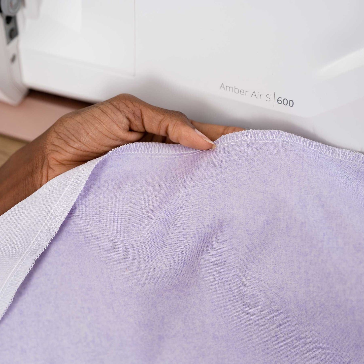 HUSQVARNA® VIKING® AMBER™ Air S | 600 Coverlock Machine - Prismatic Fiber Arts