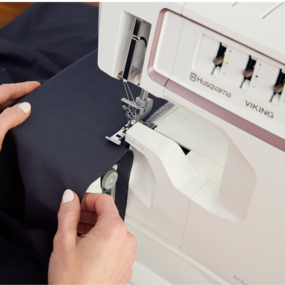 HUSQVARNA® VIKING® AMBER™ Air S | 500 Coverlock Machine - Prismatic Fiber Arts