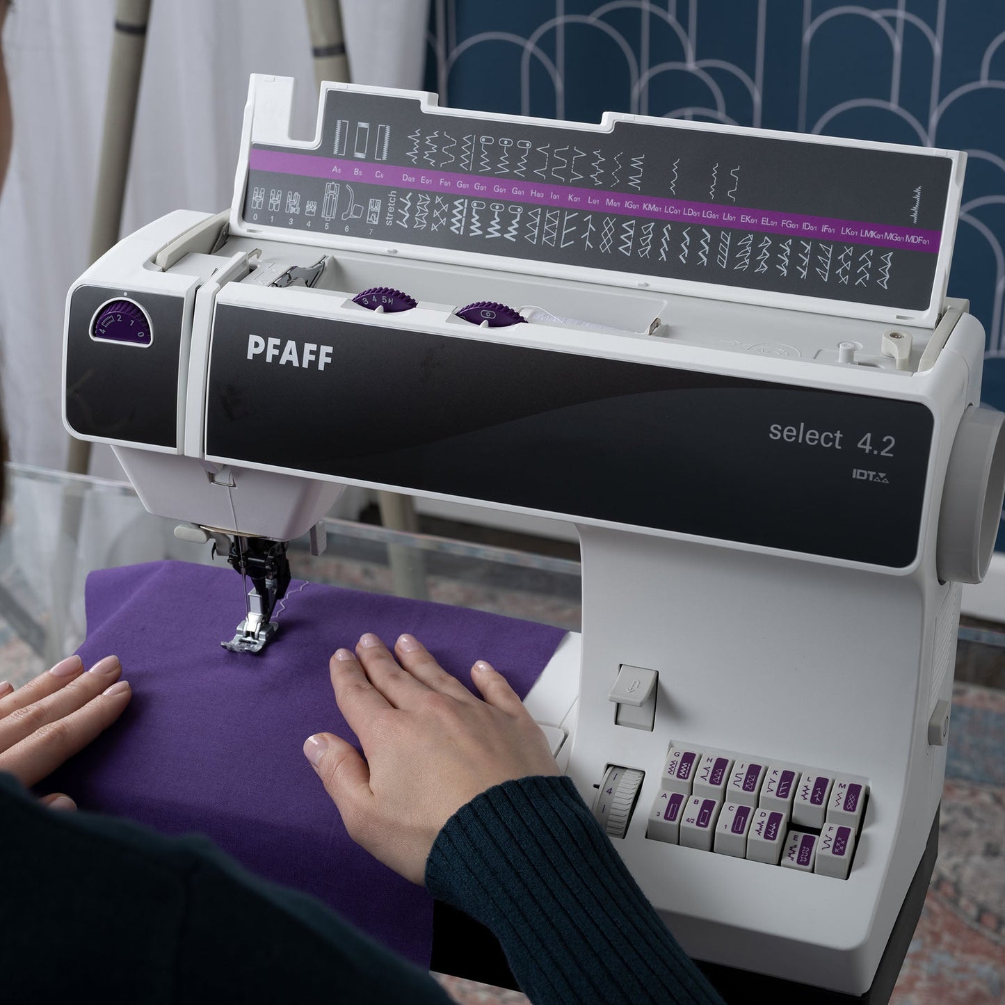 PFAFF® select™ 4.2 Sewing Machine - Prismatic Fiber Arts