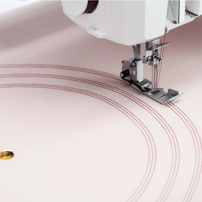 HUSQVARNA® VIKING® AMBER™ Air S | 600 Coverlock Machine - Prismatic Fiber Arts