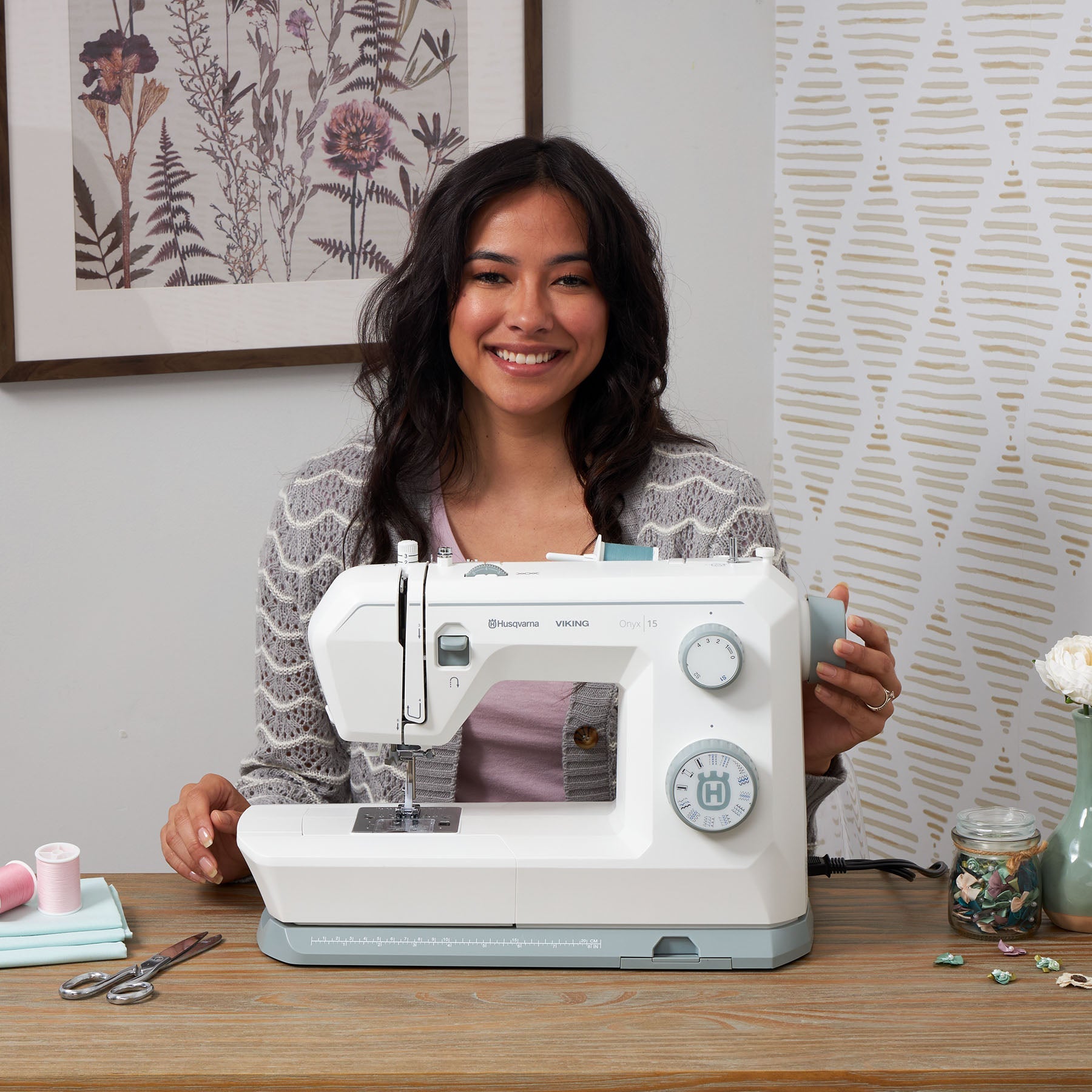 HUSQVARNA® VIKING® ONYX™ 15 Sewing Machine - Prismatic Fiber Arts