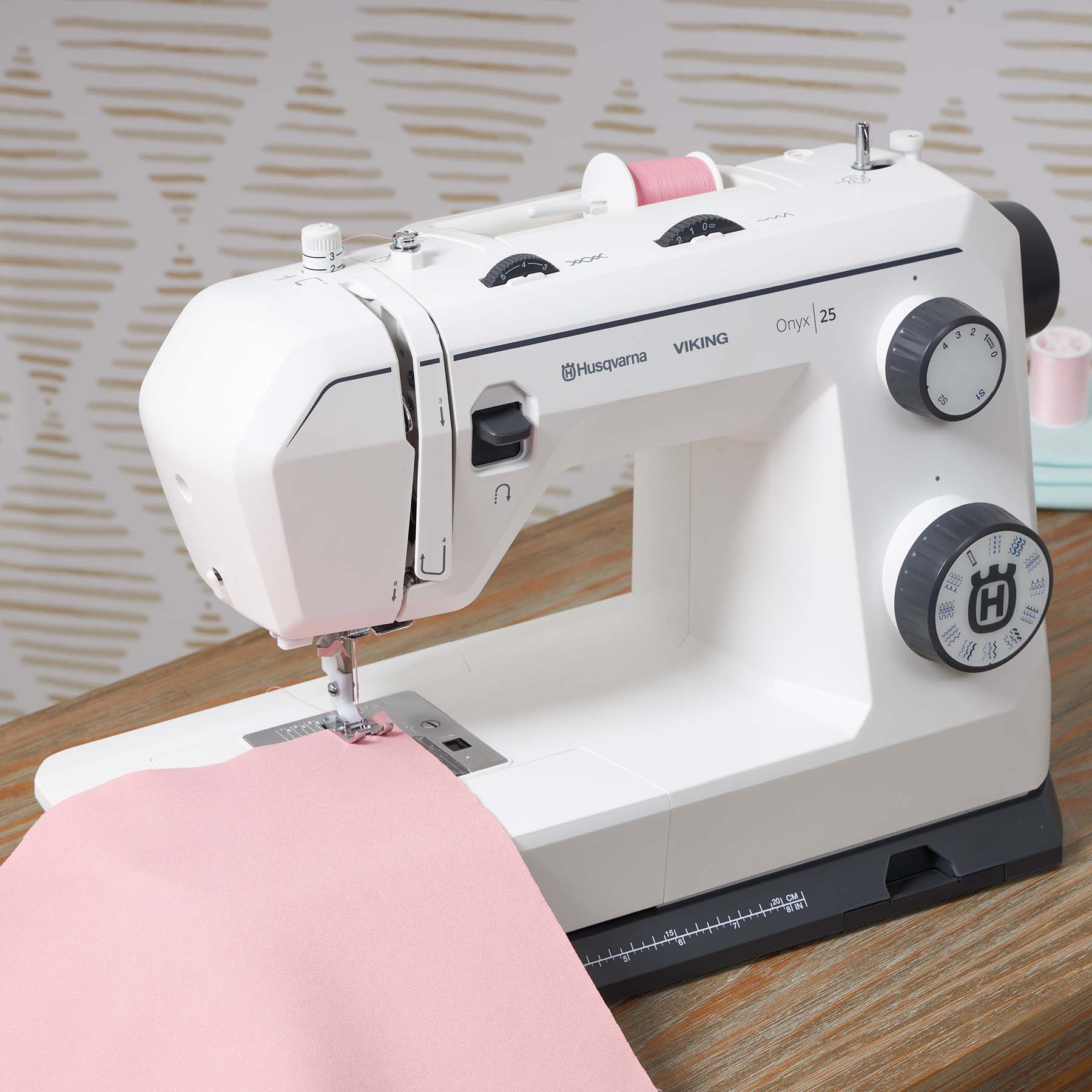 HUSQVARNA® VIKING® ONYX™ 25 Sewing Machine - Prismatic Fiber Arts