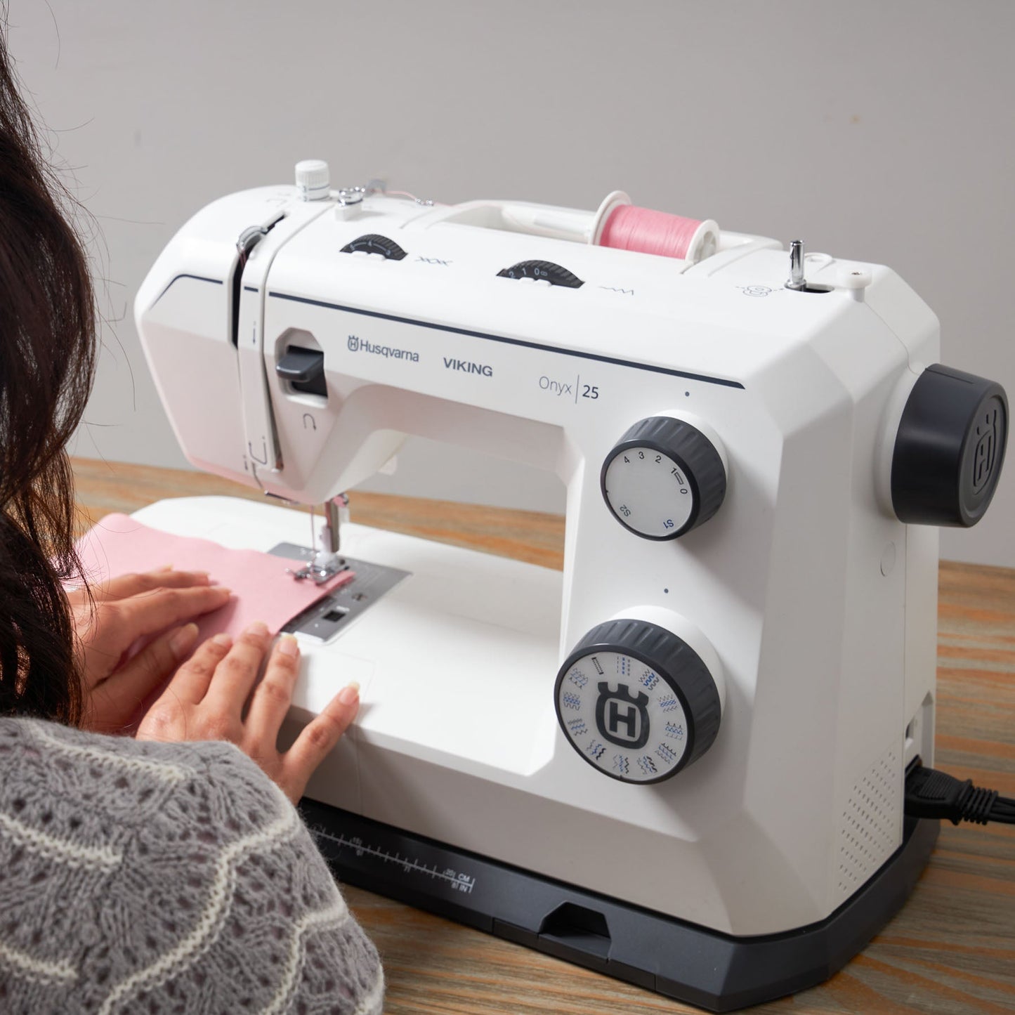 HUSQVARNA® VIKING® ONYX™ 25 Sewing Machine - Prismatic Fiber Arts
