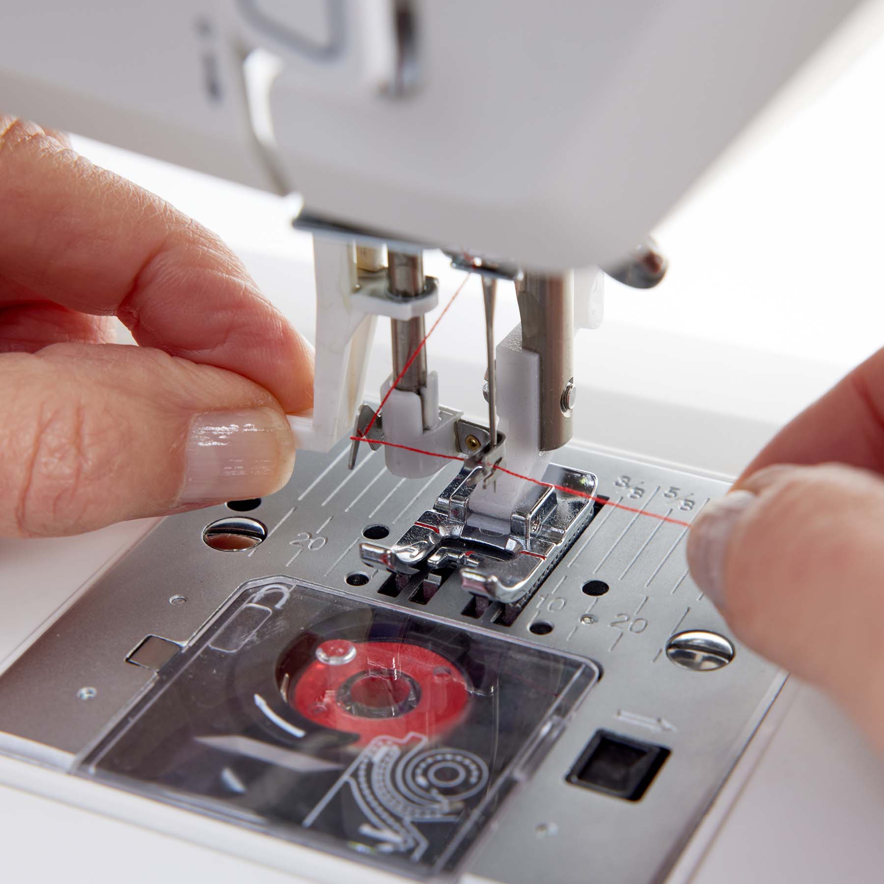 HUSQVARNA® VIKING® ONYX™ 15 Sewing Machine - Prismatic Fiber Arts