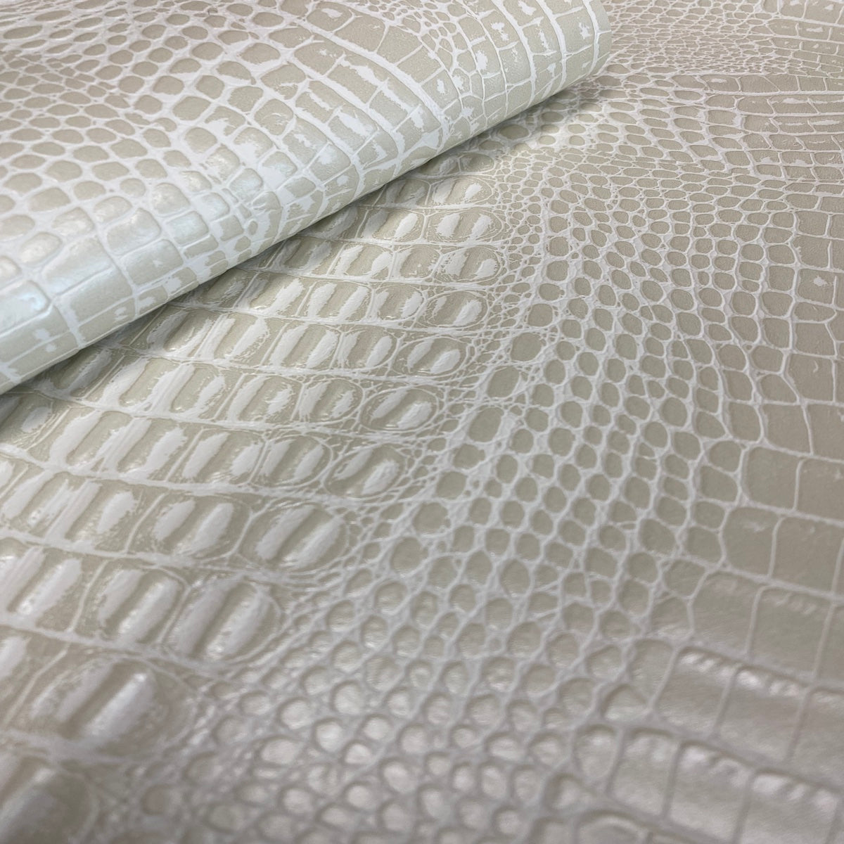 Marine Gator Vinyl Fabric - Prismatic Fiber Arts