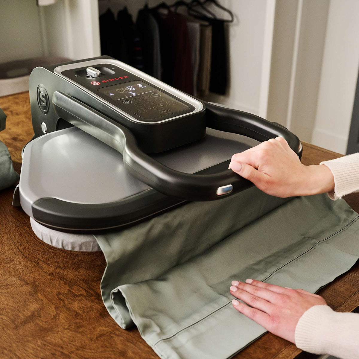 SINGER PROFESSIONAL™ Steam Press 20 inch - Prismatic Fiber Arts