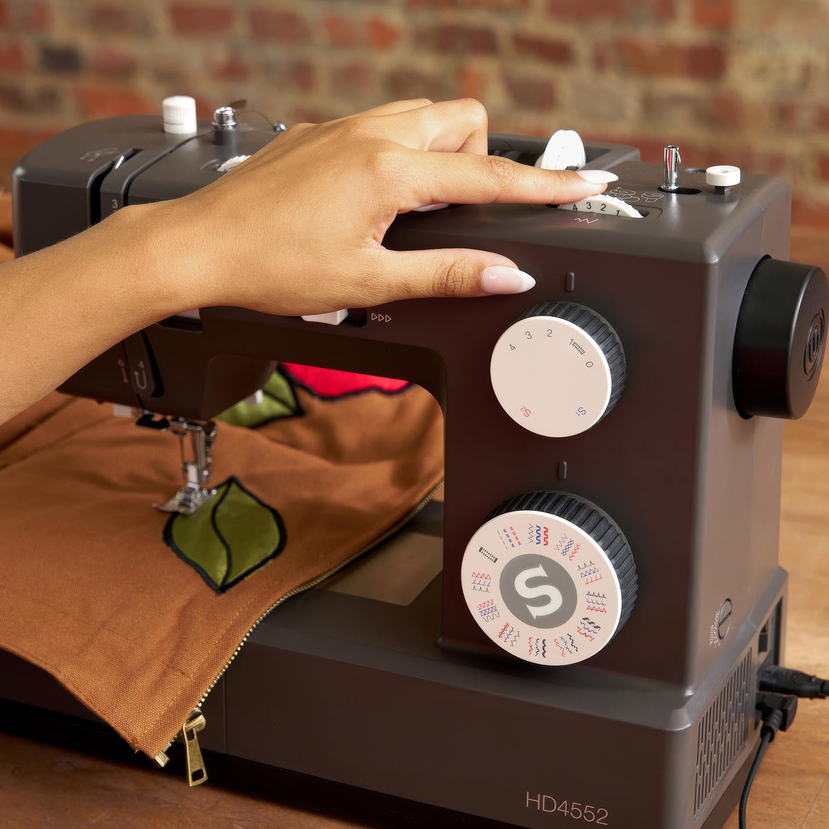 SINGER® Heavy Duty 4552™ Next Evolution Charcoal Sewing Machine - Prismatic Fiber Arts