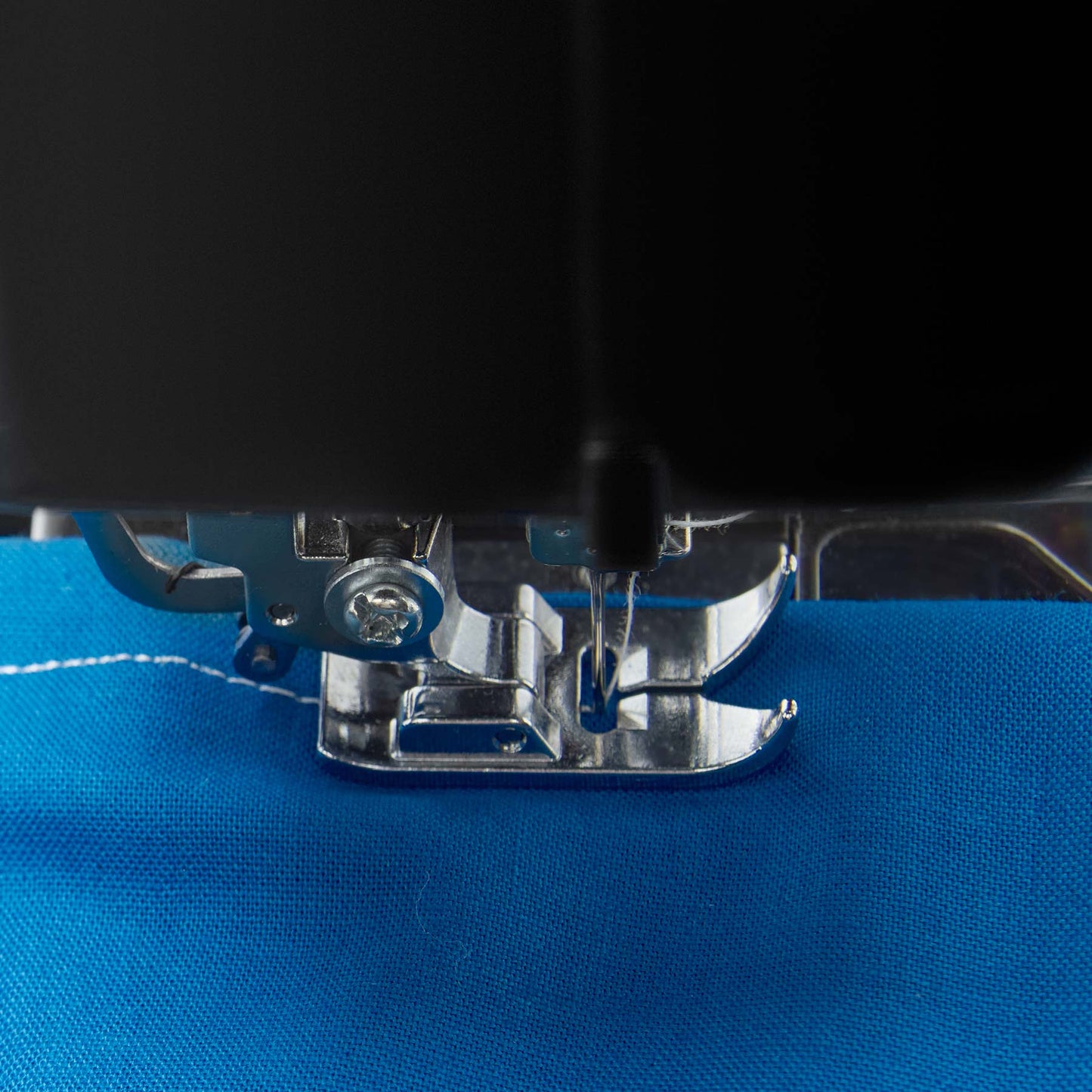 SINGER® M1000 Black Mending Machine - Prismatic Fiber Arts