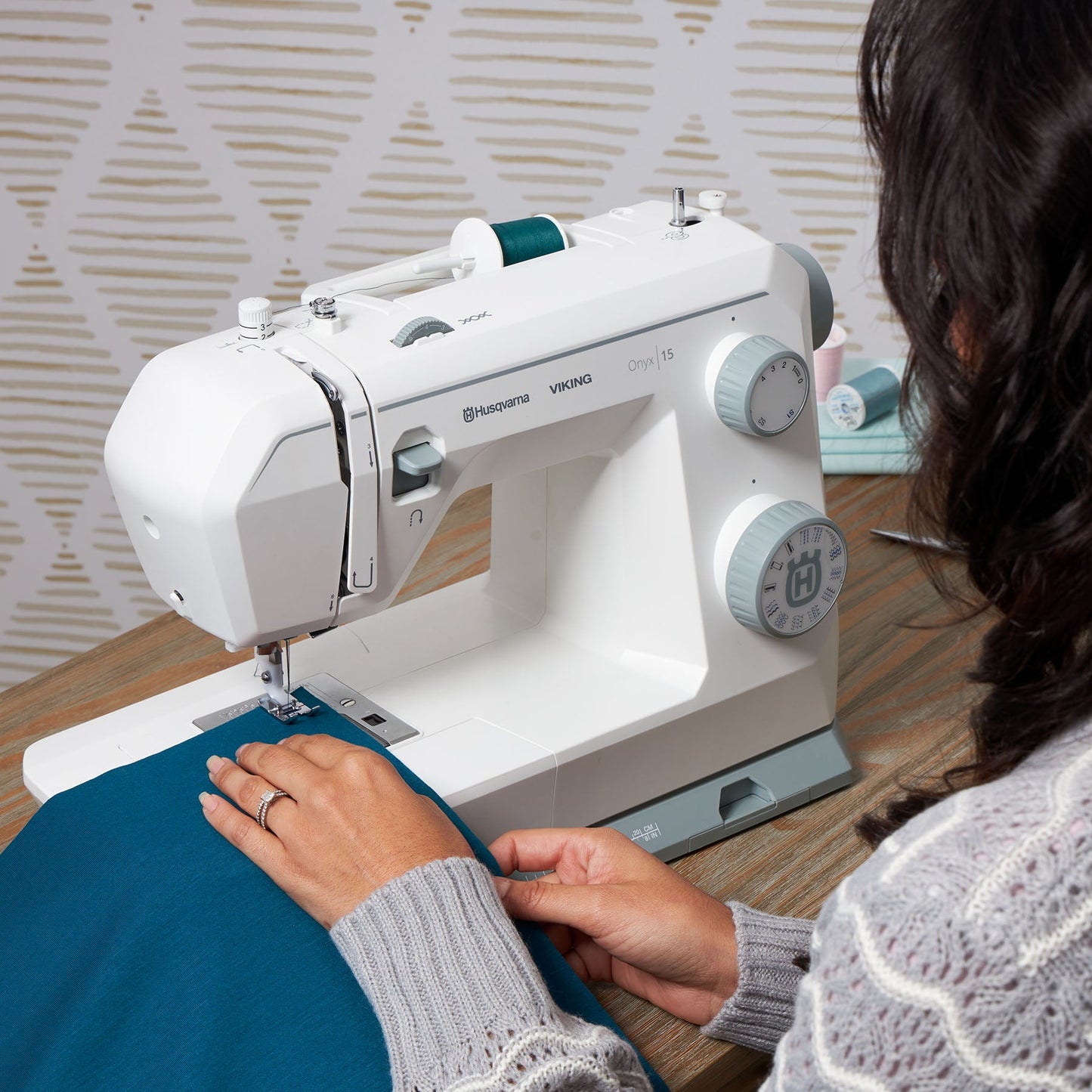 HUSQVARNA® VIKING® ONYX™ 15 Sewing Machine - Prismatic Fiber Arts
