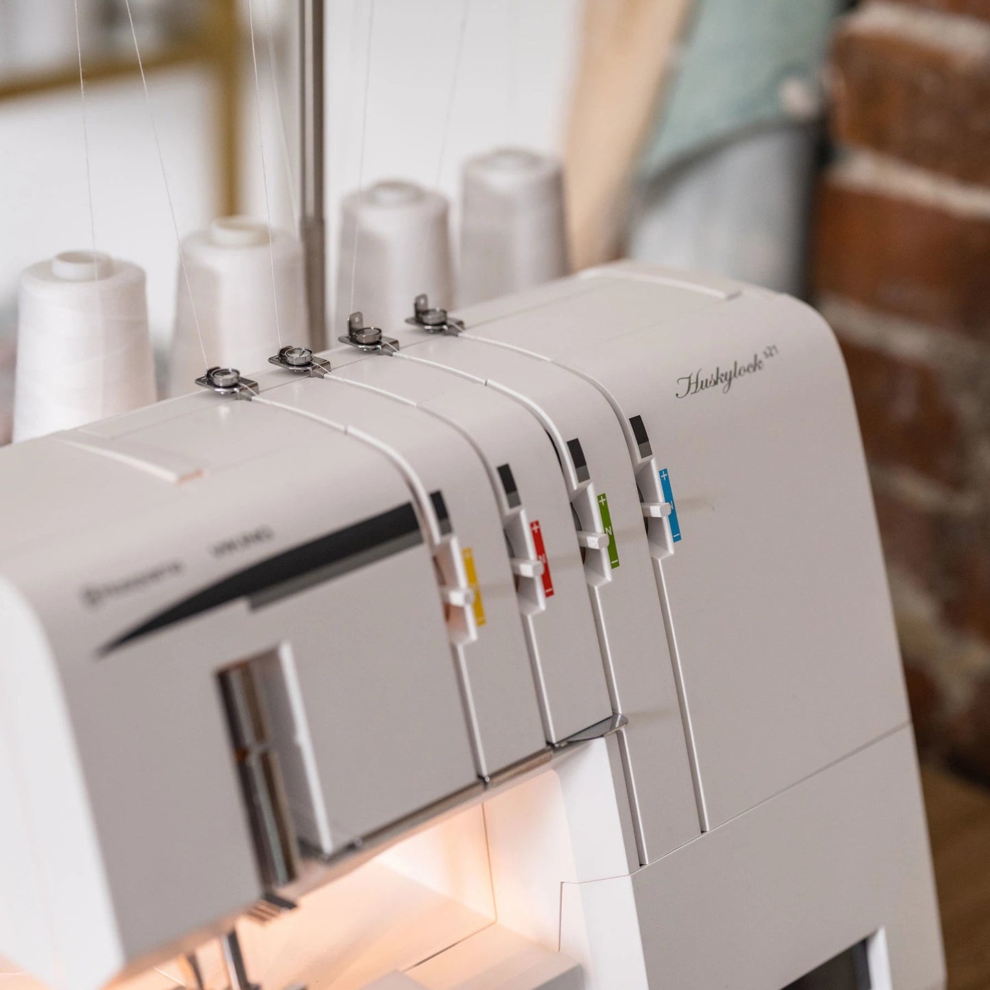 HUSQVARNA® VIKING® HUSKYLOCK™ S21 Overlock Machine - Prismatic Fiber Arts