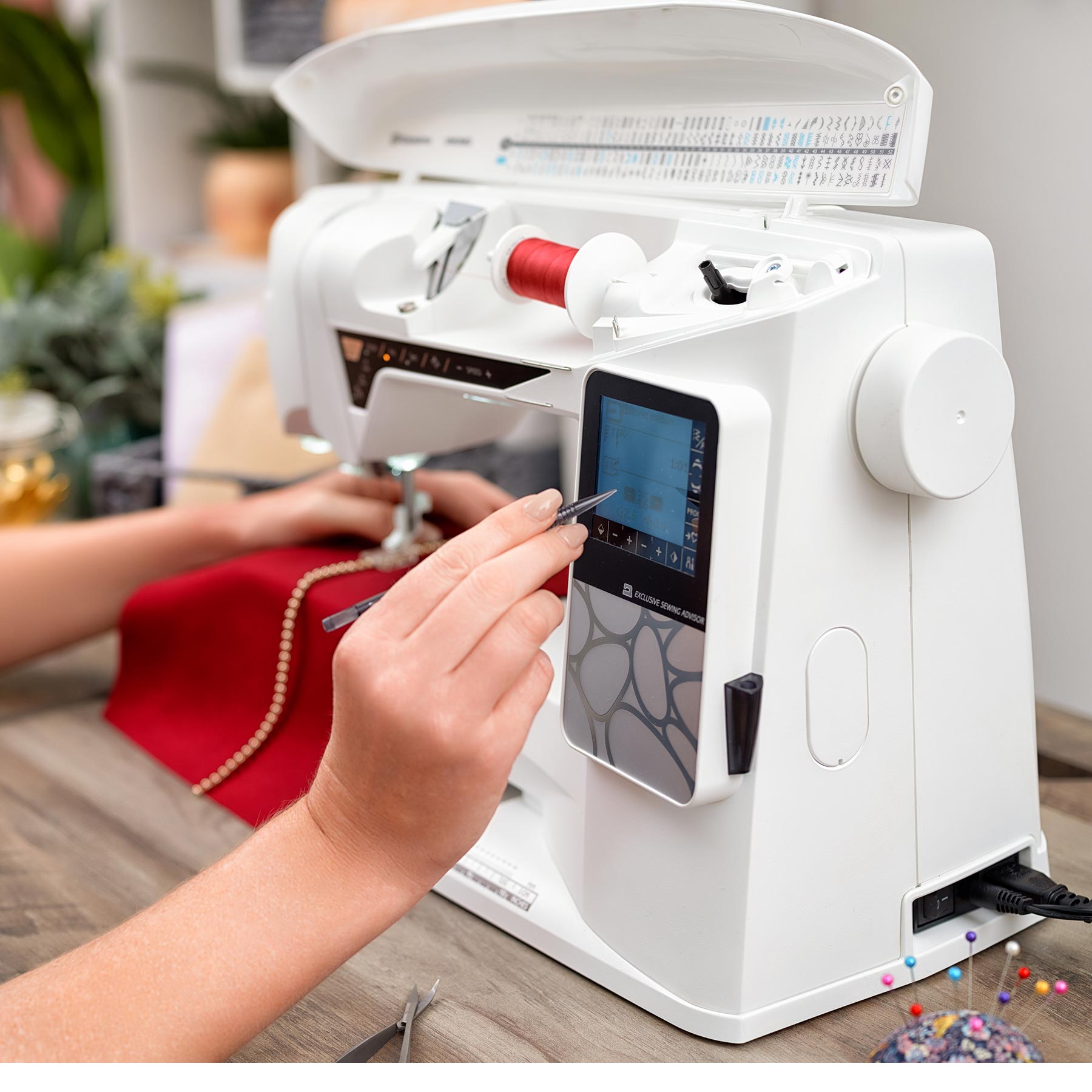 HUSQVARNA® VIKING® OPAL™ 690Q Sewing Machine - Prismatic Fiber Arts