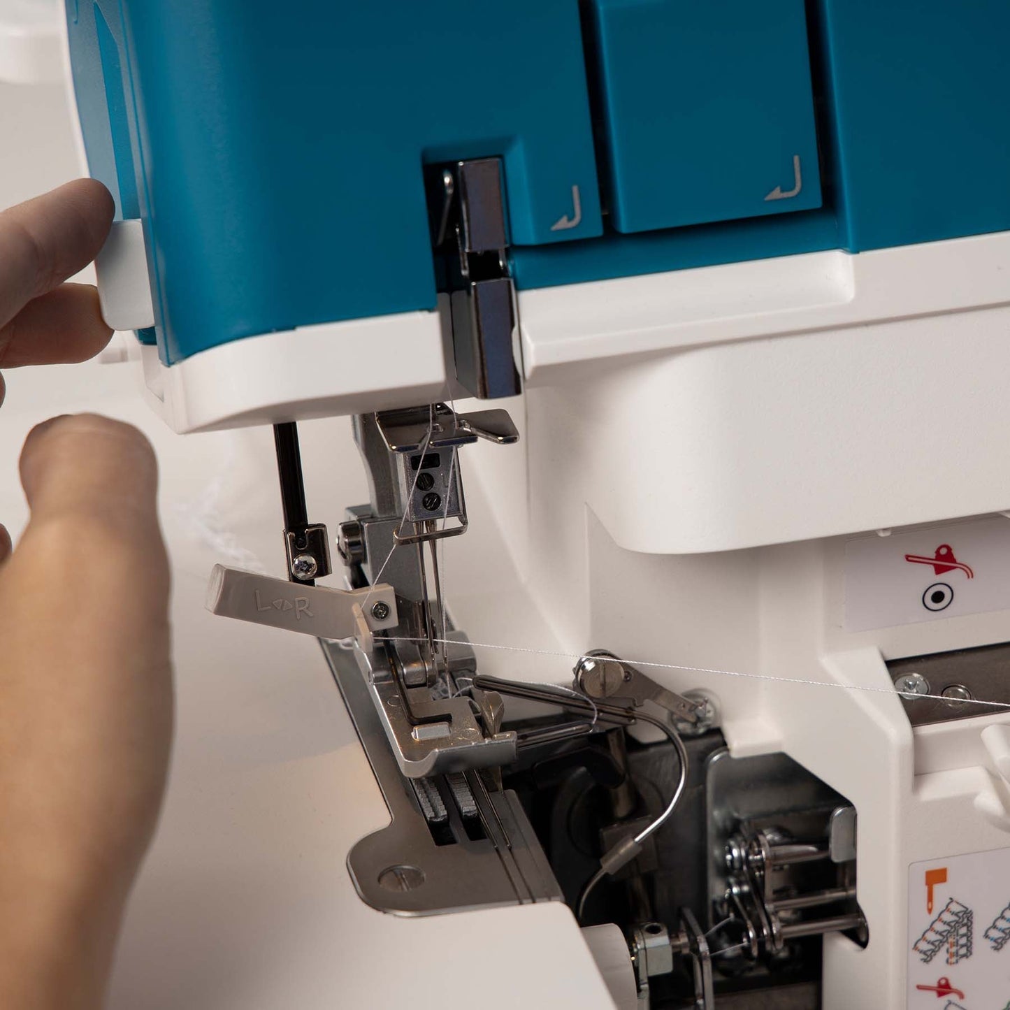 PFAFF® admire™ air 5000 Overlock Machine - Prismatic Fiber Arts