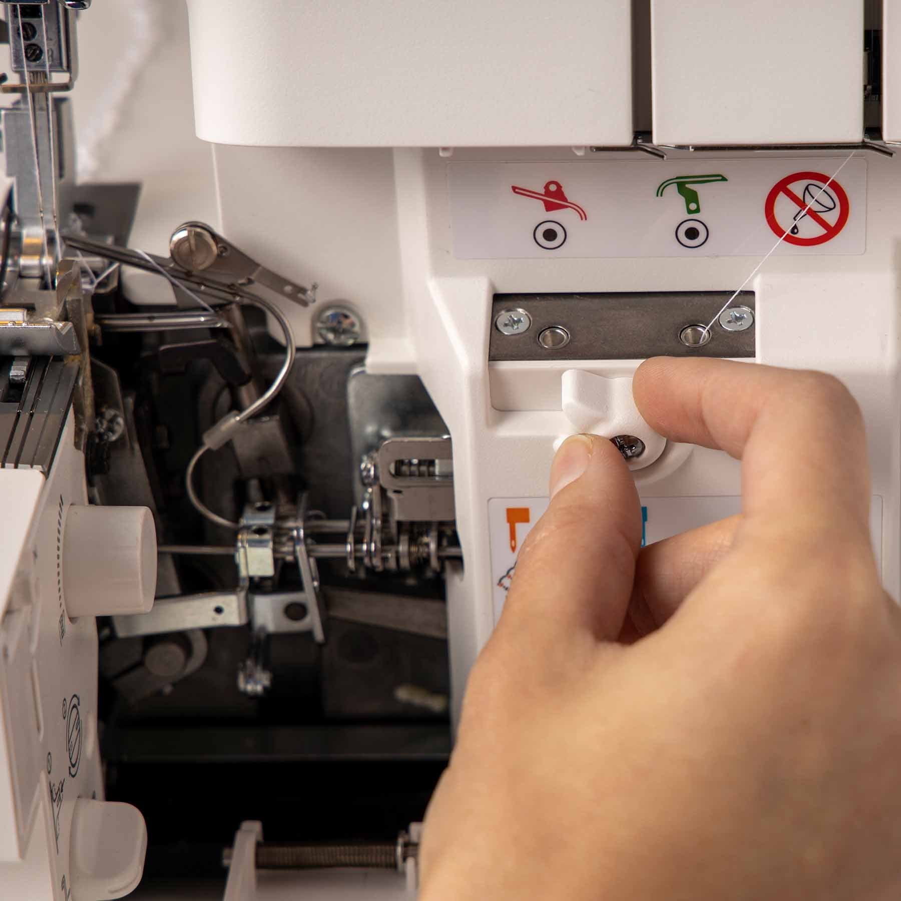 PFAFF® admire™ air 5000 Overlock Machine - Prismatic Fiber Arts