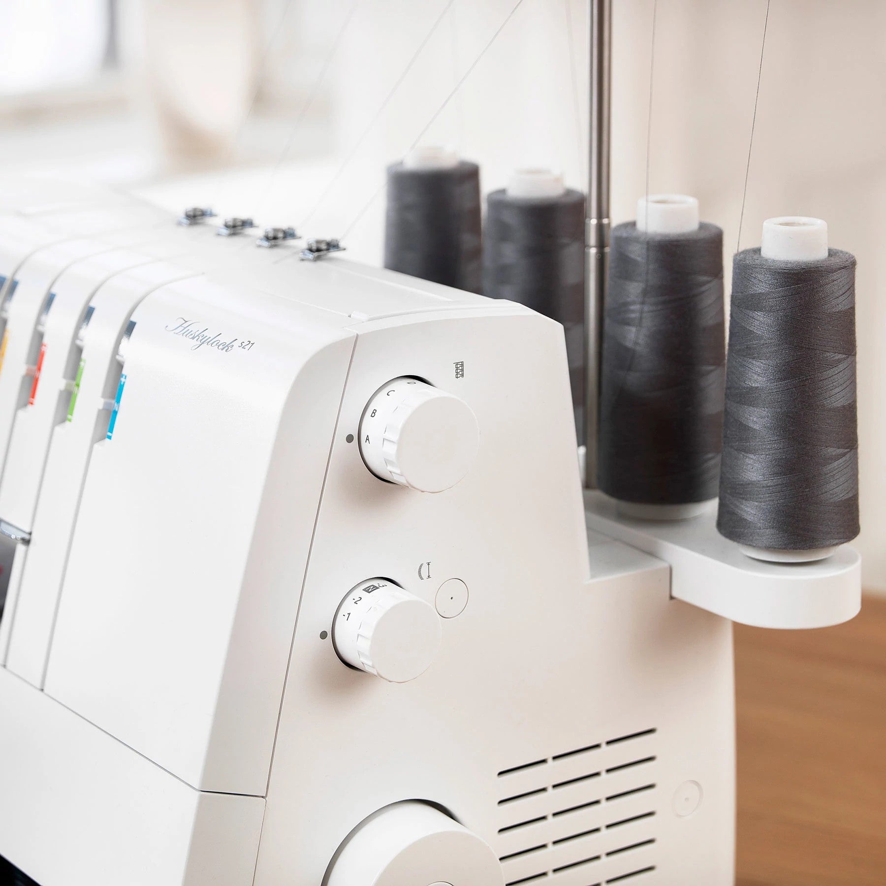 HUSQVARNA® VIKING® HUSKYLOCK™ S21 Overlock Machine - Prismatic Fiber Arts