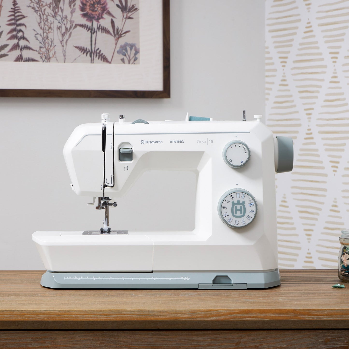 HUSQVARNA® VIKING® ONYX™ 15 Sewing Machine - Prismatic Fiber Arts