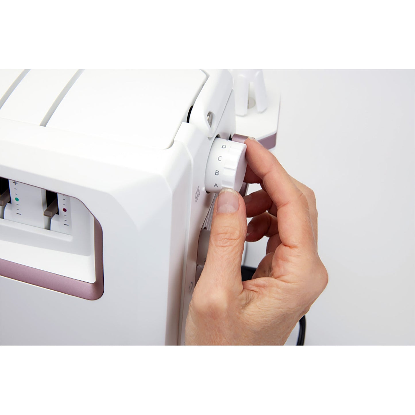 HUSQVARNA® VIKING® AMBER™ Air S | 500 Coverlock Machine - Prismatic Fiber Arts