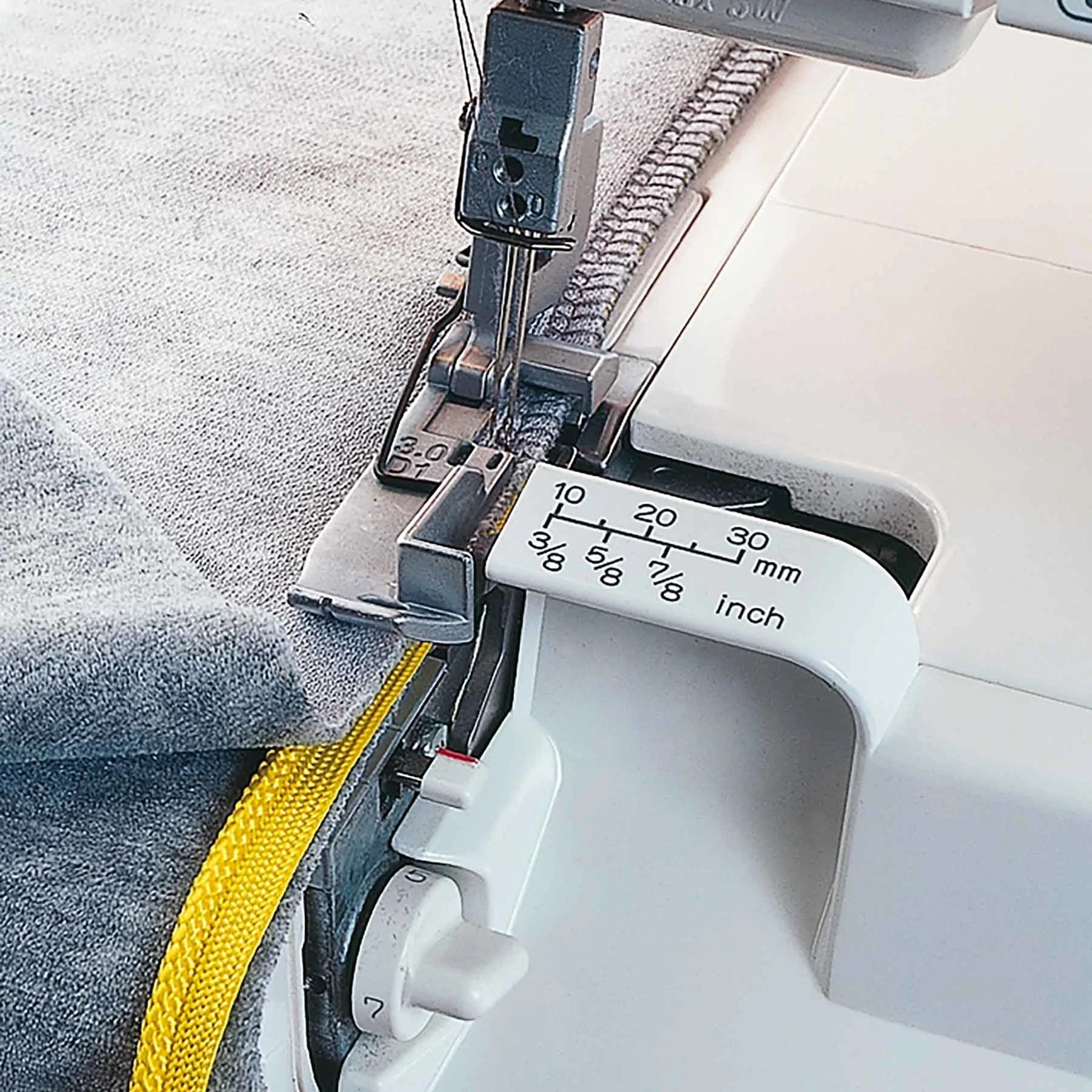 HUSQVARNA® VIKING® HUSKYLOCK™ S21 Overlock Machine - Prismatic Fiber Arts
