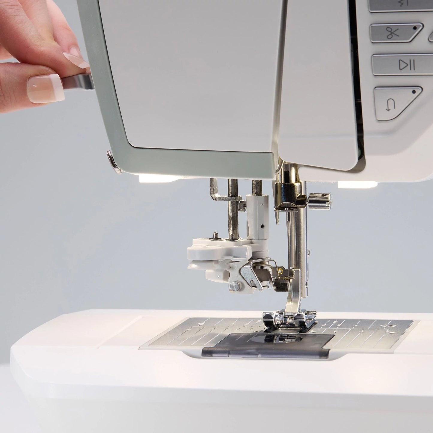 HUSQVARNA® VIKING® TOPAZ™ 55Q Sewing Machine - Prismatic Fiber Arts
