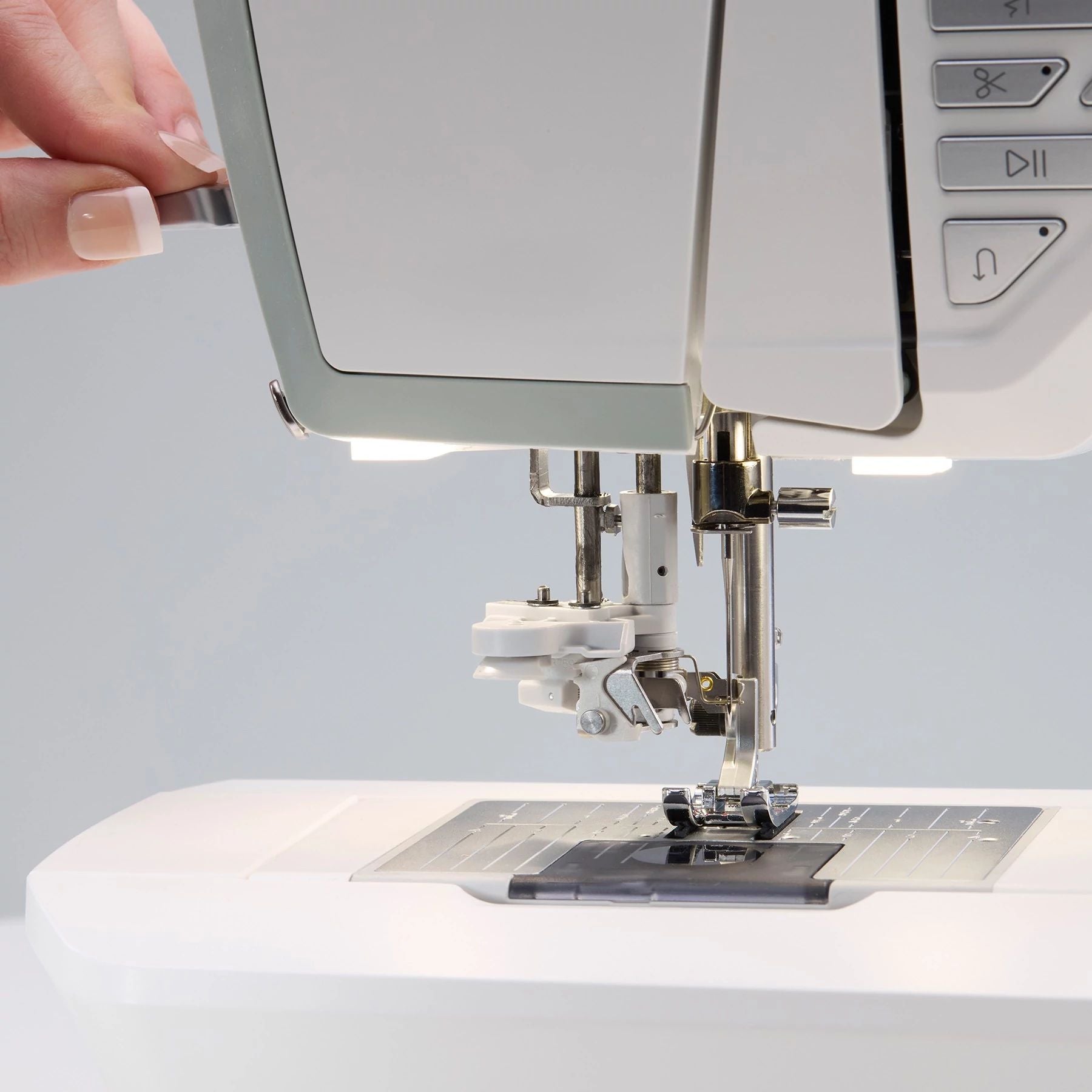 HUSQVARNA® VIKING® TOPAZ™ 55Q Sewing Machine - Prismatic Fiber Arts