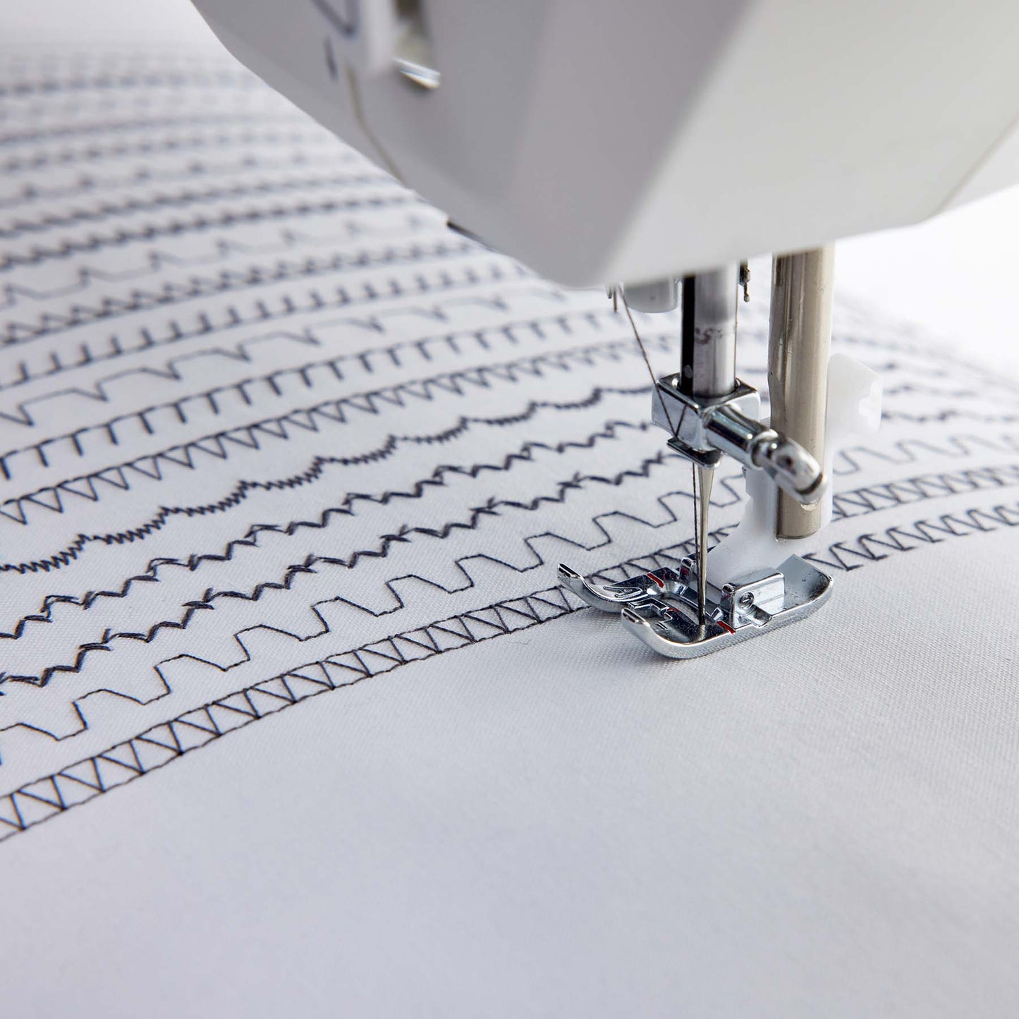HUSQVARNA® VIKING® ONYX™ 15 Sewing Machine - Prismatic Fiber Arts