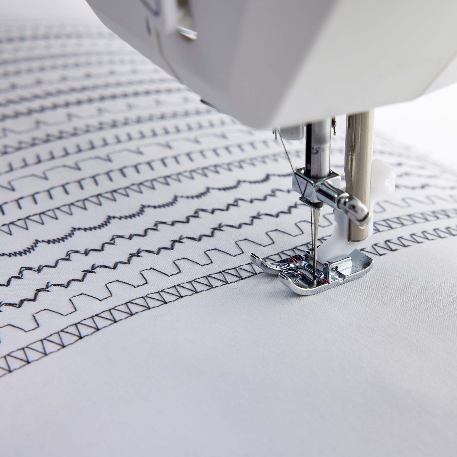 HUSQVARNA® VIKING® ONYX™ 15 Sewing Machine - Prismatic Fiber Arts