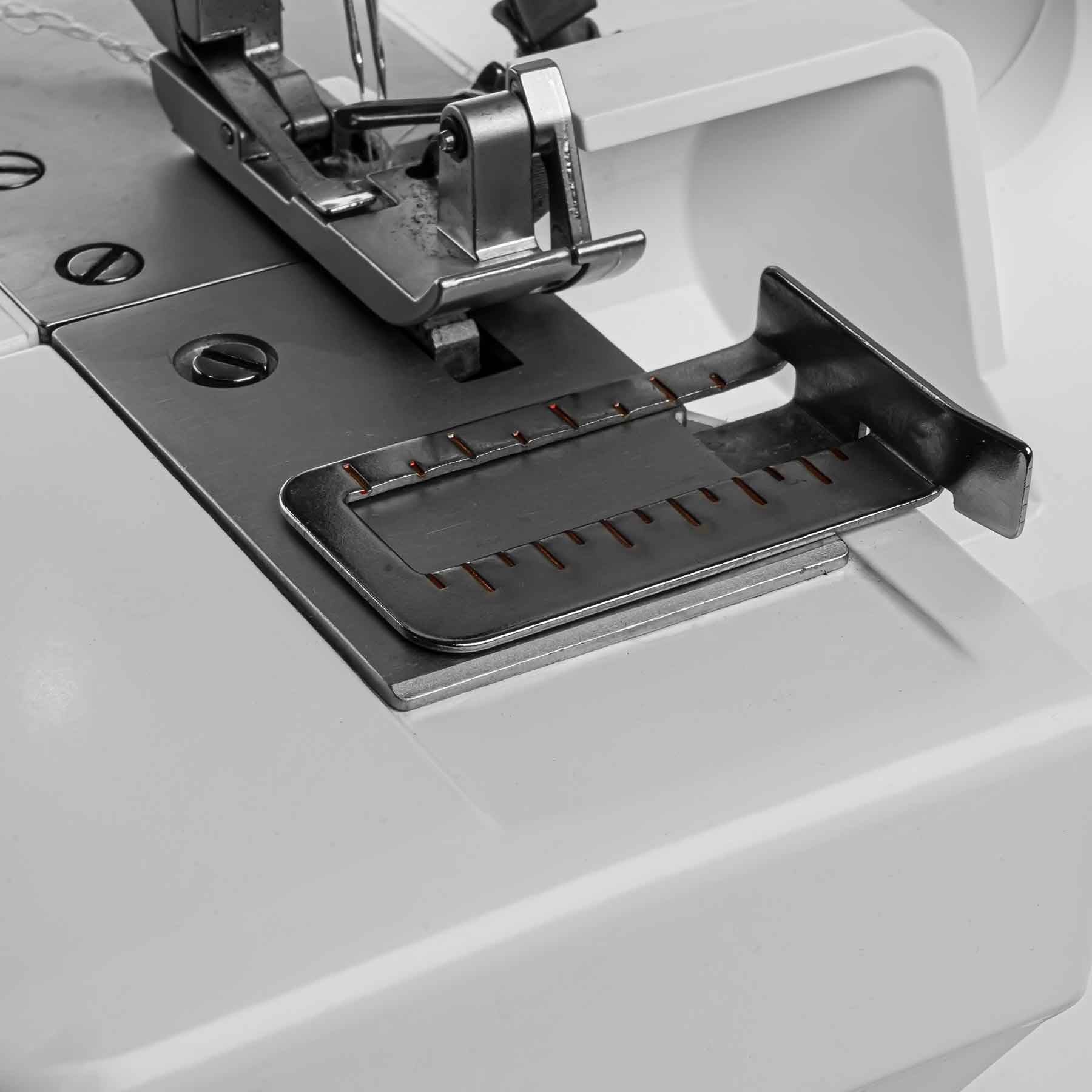 PFAFF® admire™ 1000 Overlock Machine - Prismatic Fiber Arts
