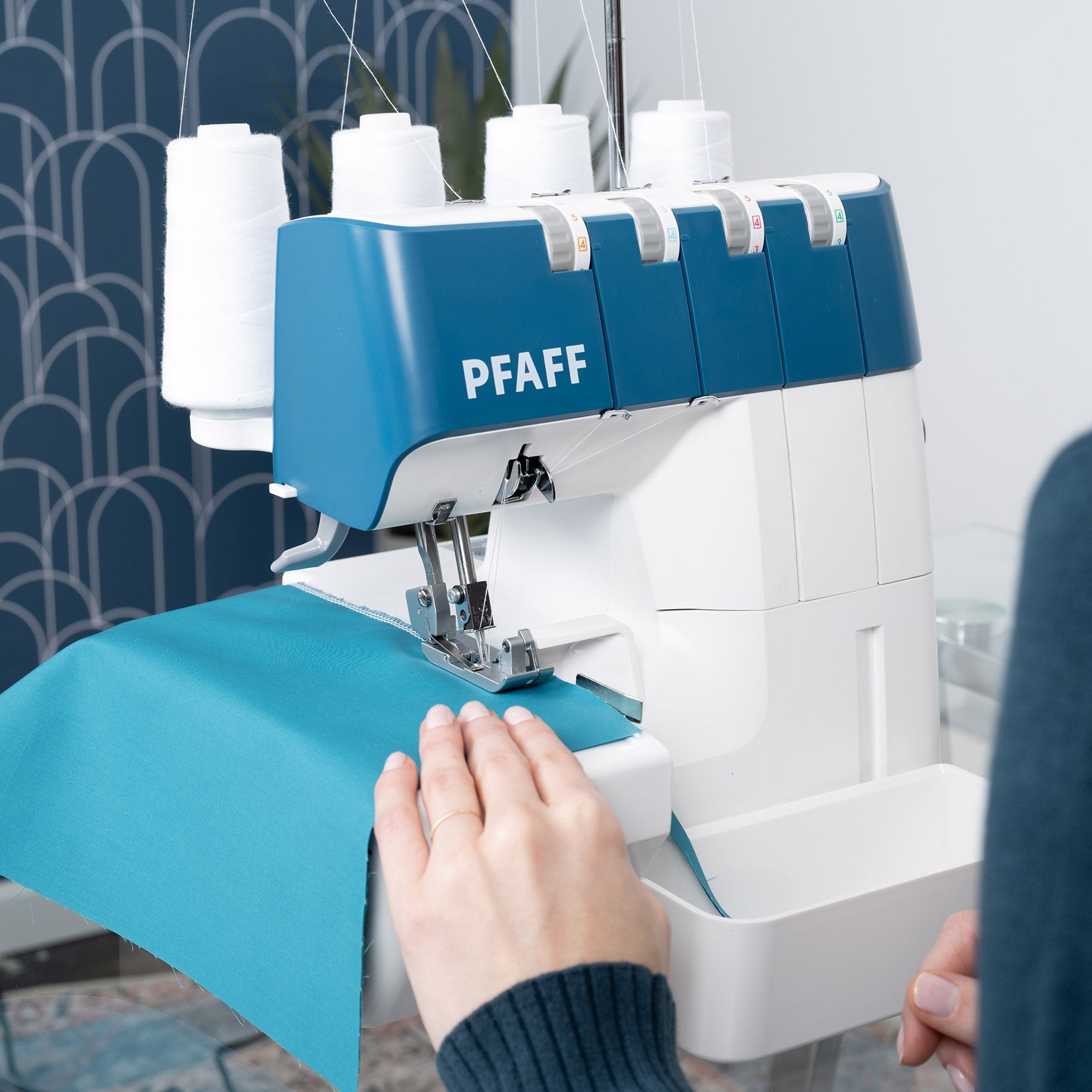 PFAFF® admire™ 1000 Overlock Machine - Prismatic Fiber Arts