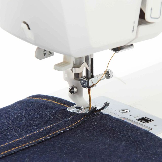 HUSQVARNA® VIKING® ONYX™ 30 Sewing Machine - Prismatic Fiber Arts