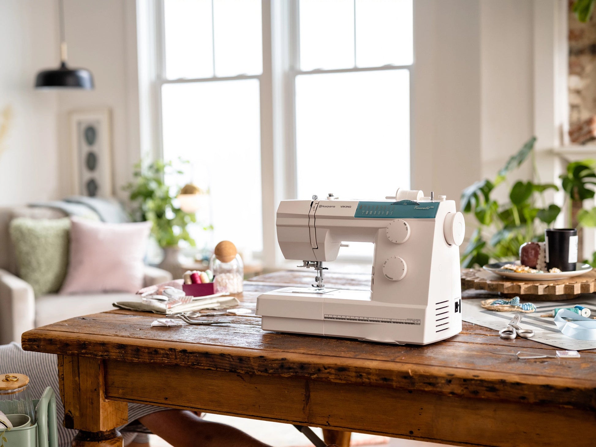 HUSQVARNA® VIKING® EMERALD™ 116 Sewing Machine - Prismatic Fiber Arts