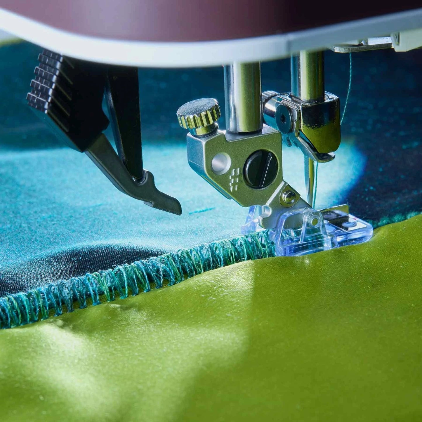 PFAFF® quilt expression™ 725 Sewing Machine - Prismatic Fiber Arts
