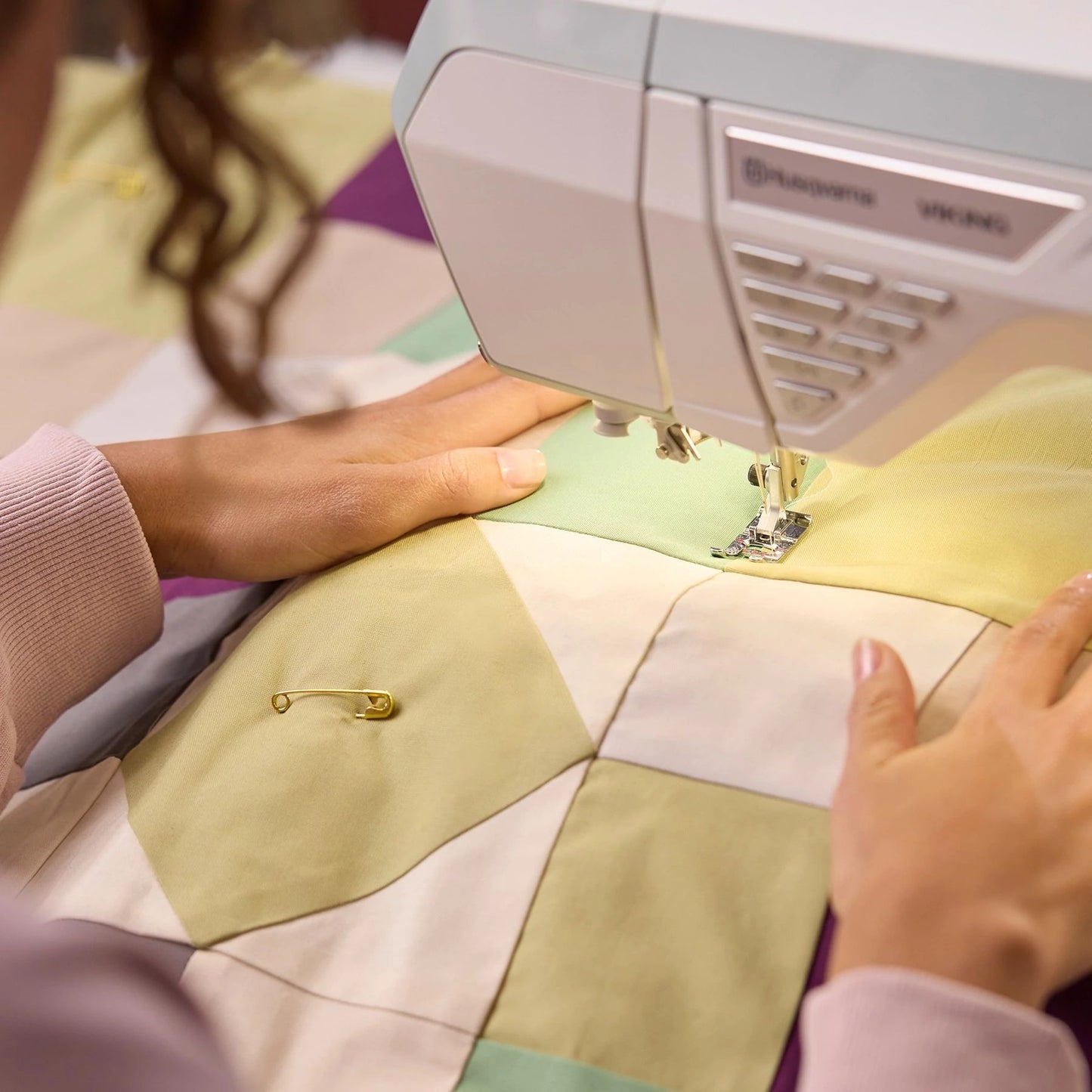 HUSQVARNA® VIKING® TOPAZ™ 55Q Sewing Machine - Prismatic Fiber Arts