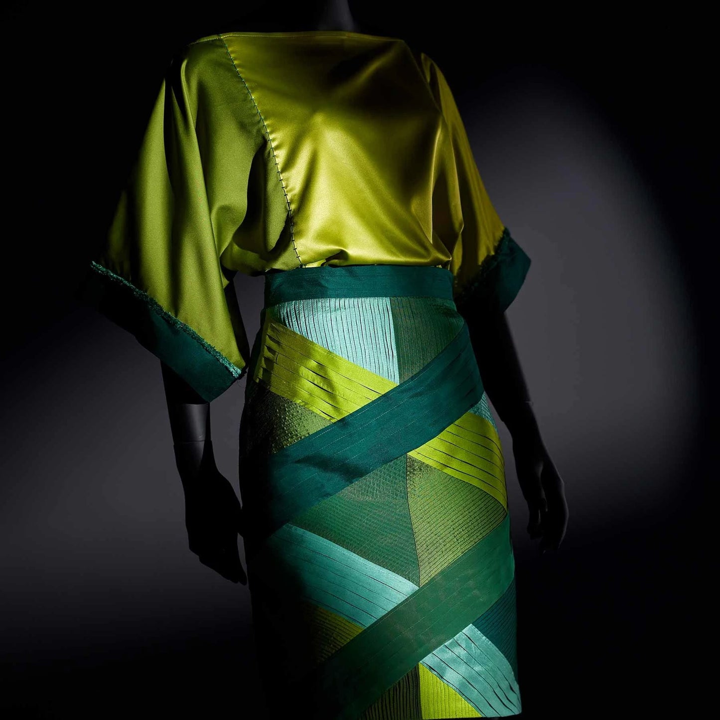 PFAFF® expression™ 715 Sewing Machine - Prismatic Fiber Arts