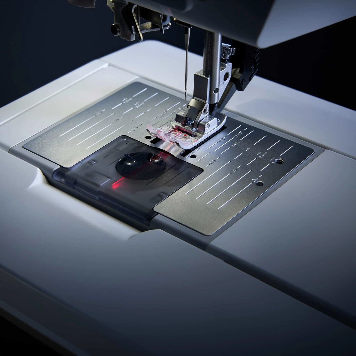 PFAFF® quilt expression™ 725 Sewing Machine - Prismatic Fiber Arts