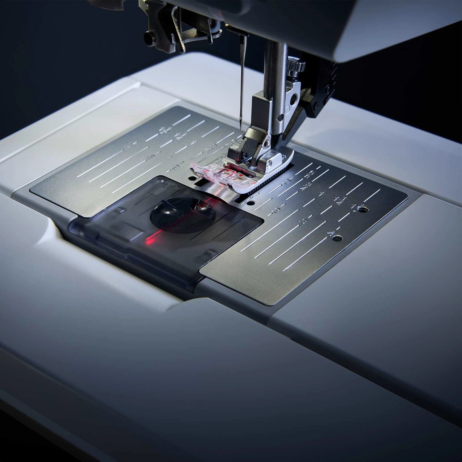 PFAFF® quilt expression™ 725 Sewing Machine - Prismatic Fiber Arts