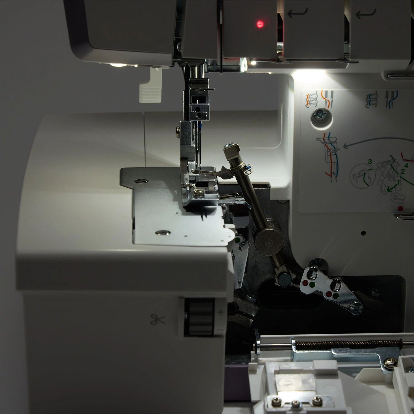 HUSQVARNA® VIKING® AMBER™ S | 300 Overlock Machine