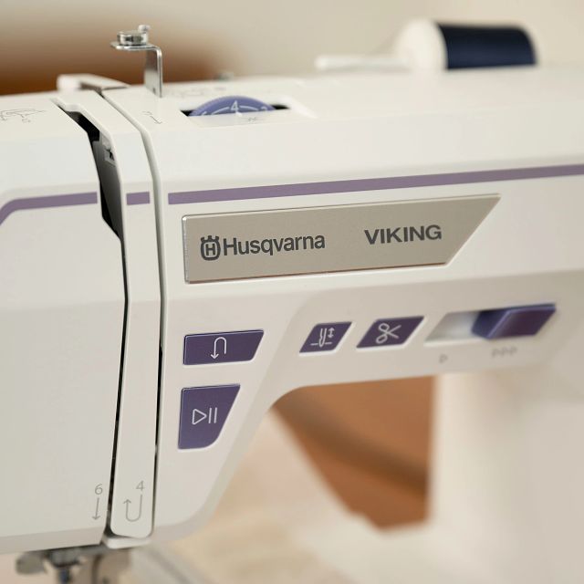 HUSQVARNA® VIKING® DESIGNER QUARTZ™ 29 Sewing & Embroidery Machine - Prismatic Fiber Arts