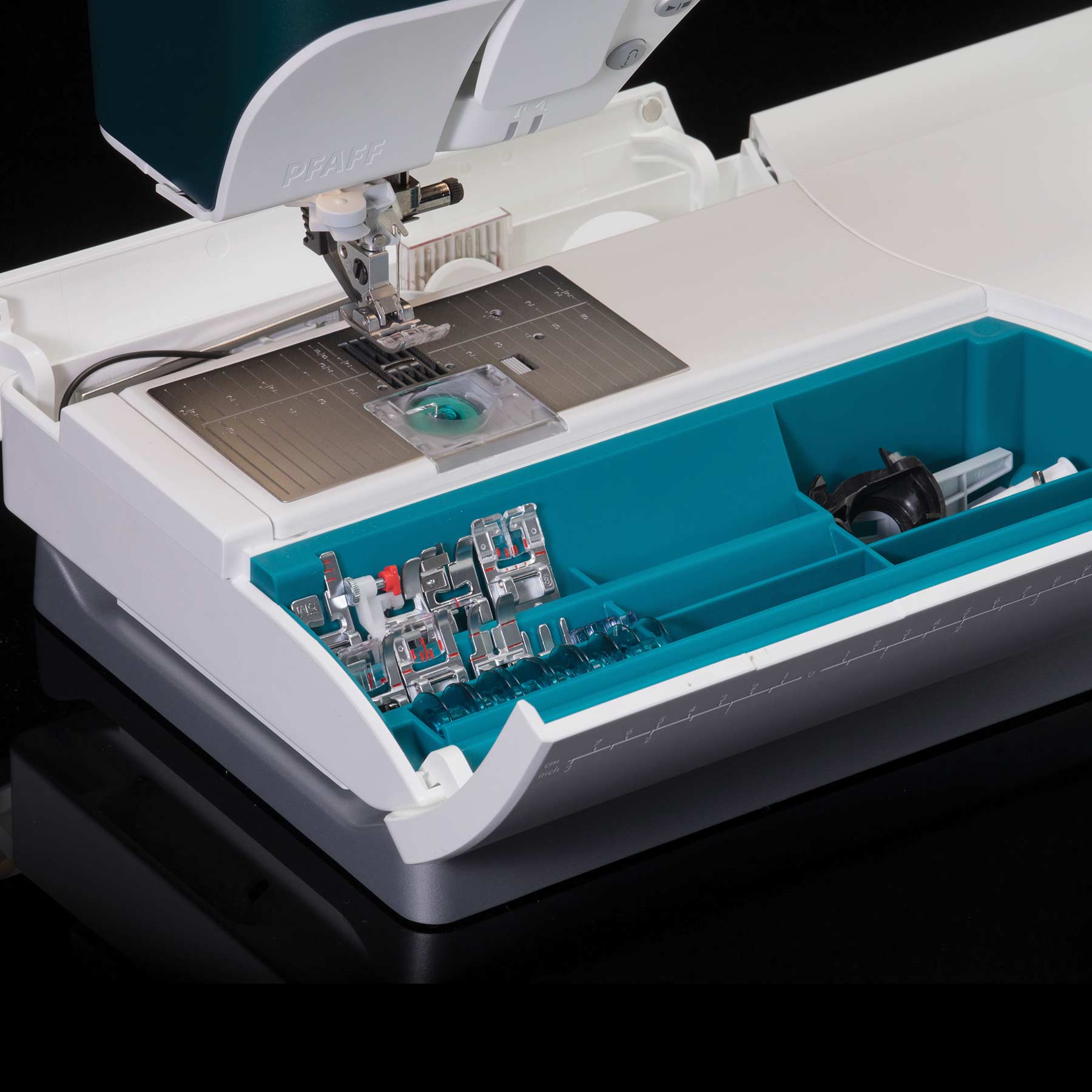 PFAFF® performance icon™ Sewing Machine - Prismatic Fiber Arts