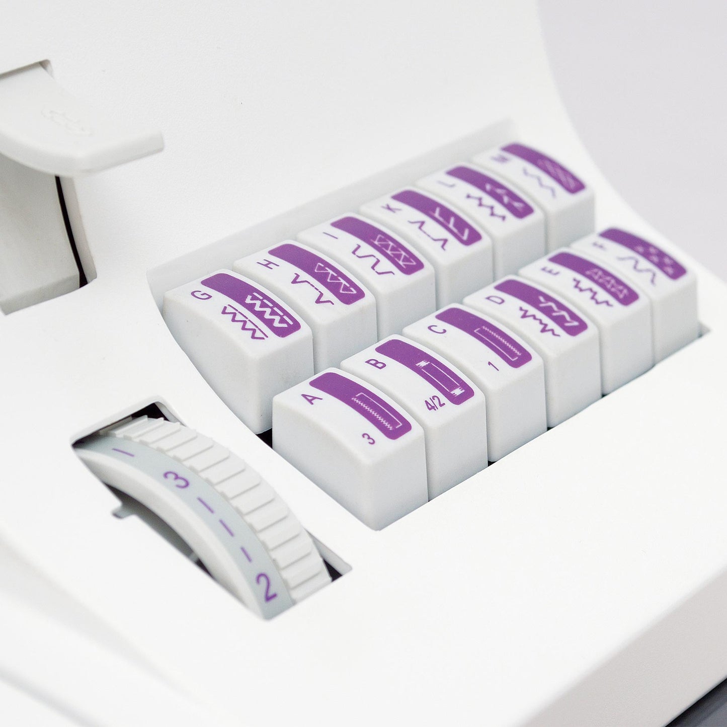 PFAFF® select™ 4.2 Sewing Machine - Prismatic Fiber Arts