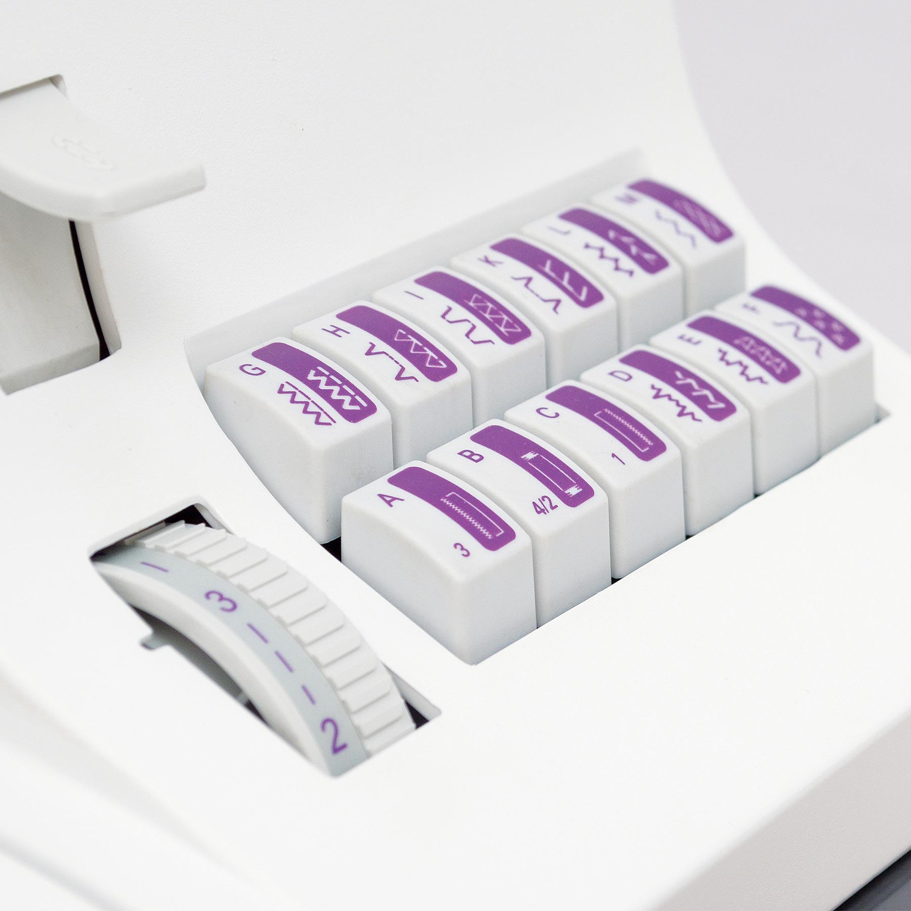 PFAFF® select™ 4.2 Sewing Machine - Prismatic Fiber Arts