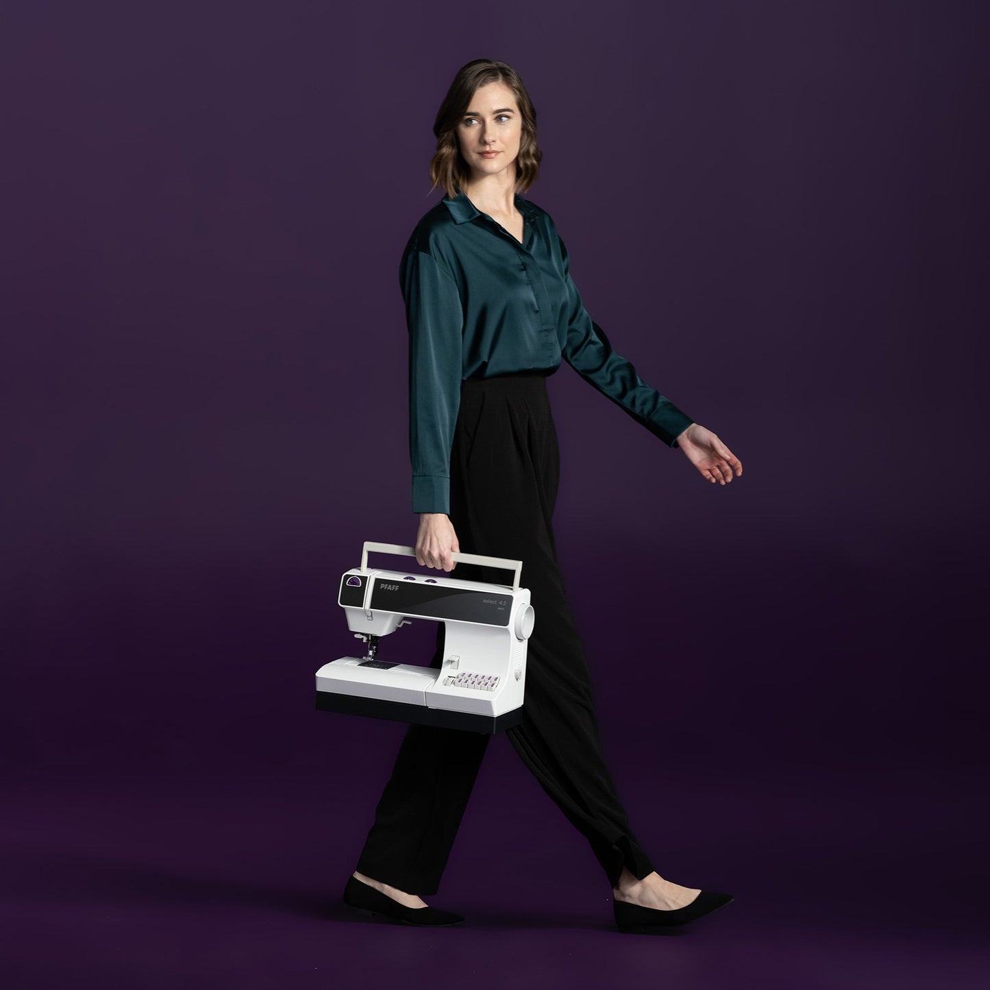 PFAFF® select™ 4.2 Sewing Machine - Prismatic Fiber Arts