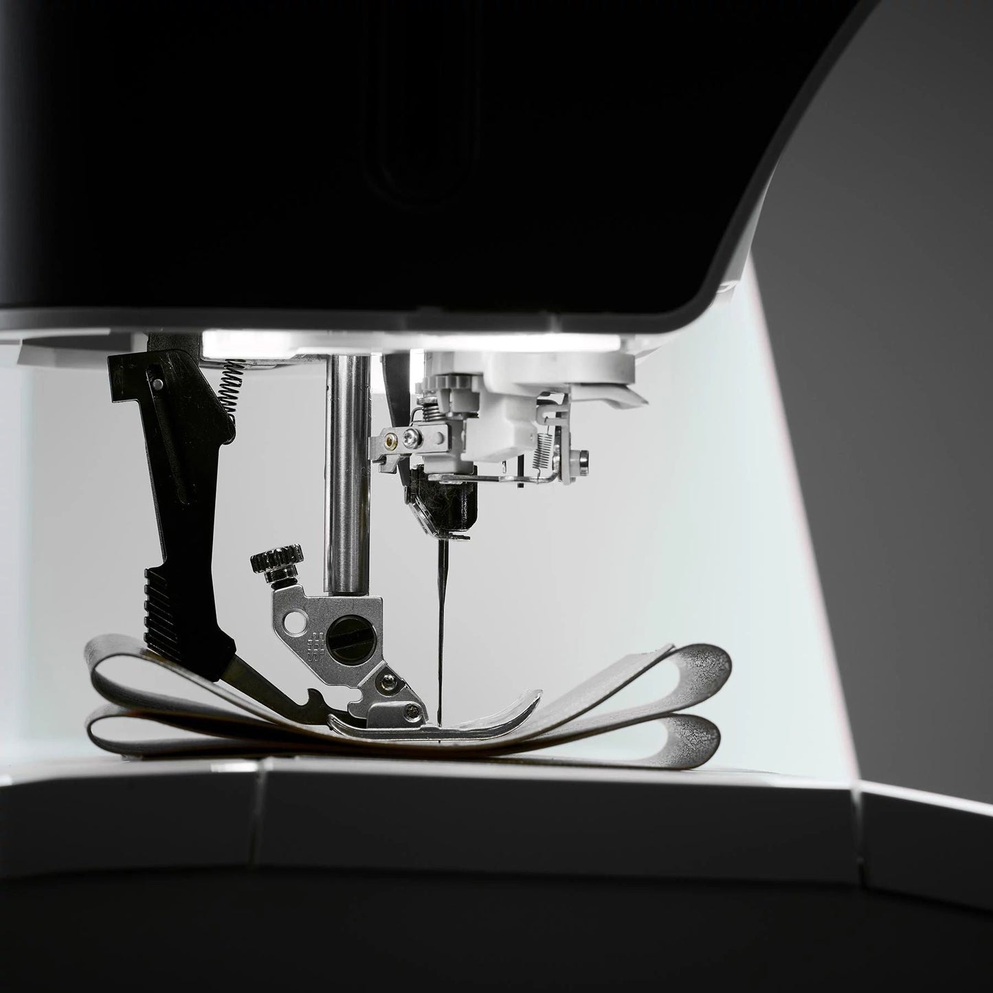 PFAFF® expression™ 715 Sewing Machine - Prismatic Fiber Arts