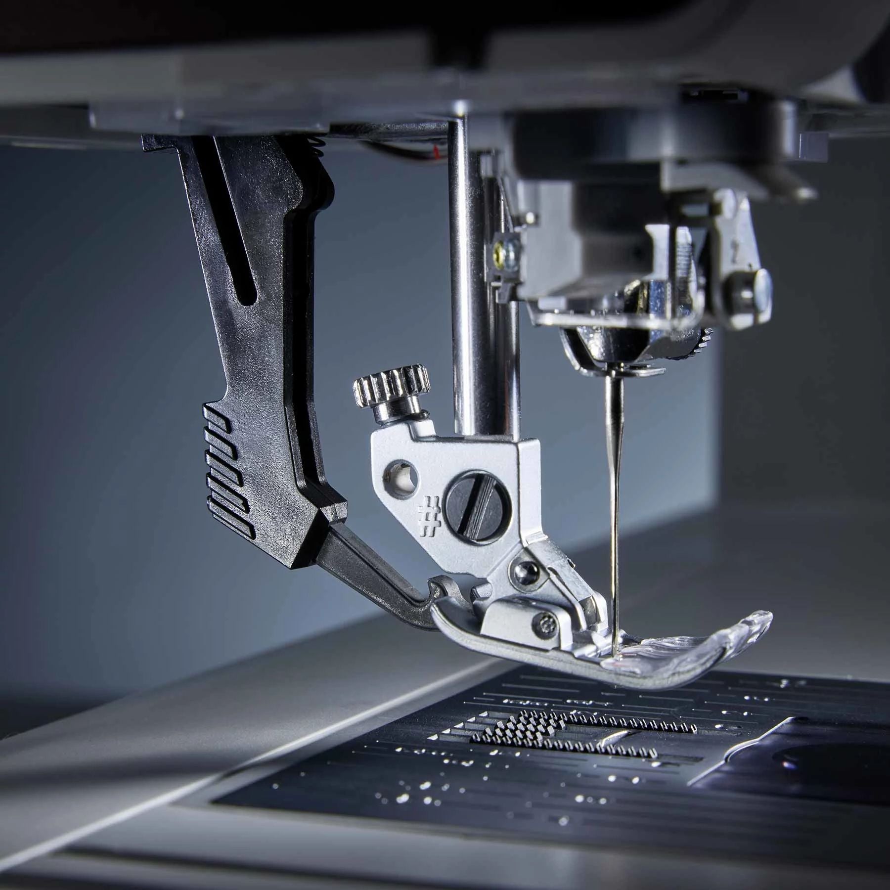 PFAFF® expression™ 715 Sewing Machine - Prismatic Fiber Arts